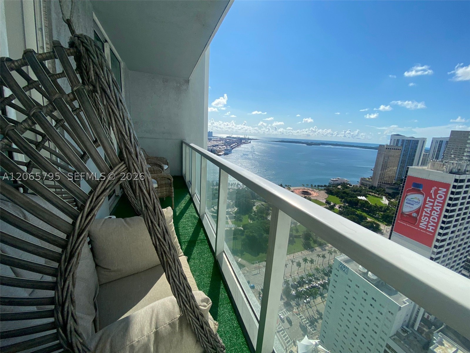 244 Biscayne Blvd #3707, Miami FL 33132