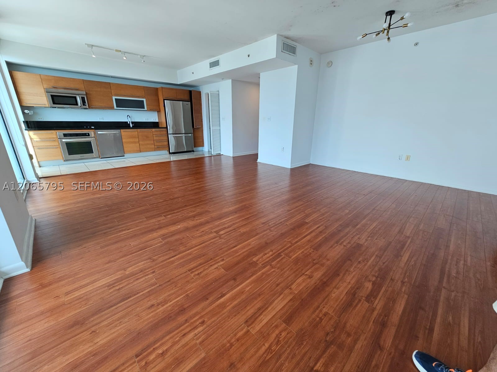 244 Biscayne Blvd #3707, Miami FL 33132