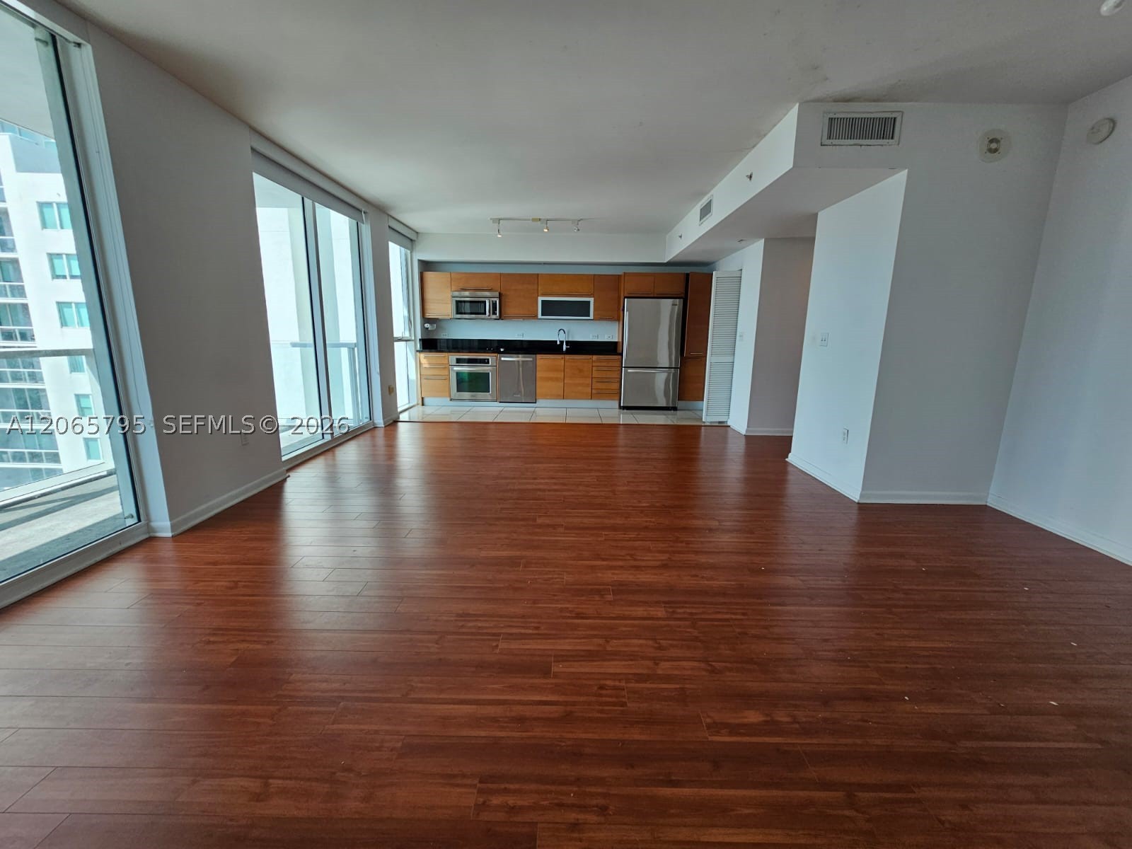 244 Biscayne Blvd #3707, Miami FL 33132