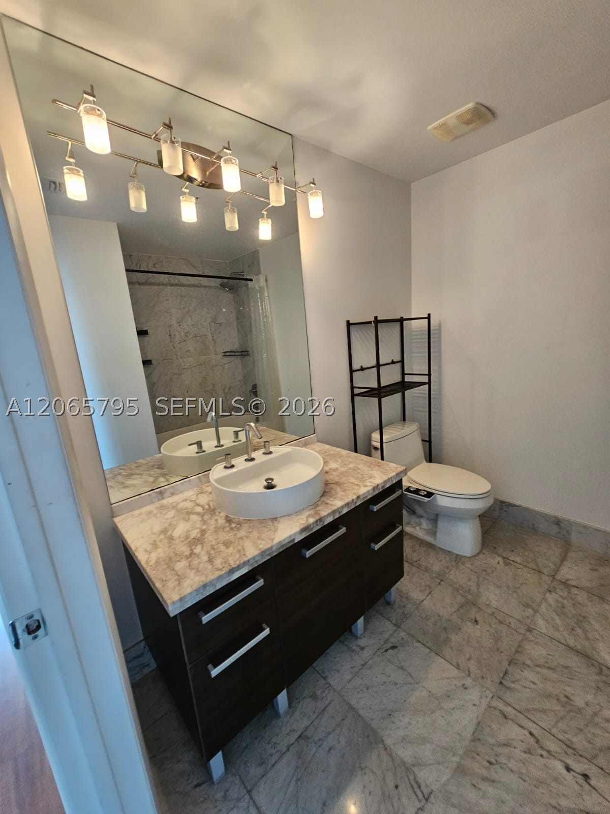 244 Biscayne Blvd #3707, Miami FL 33132