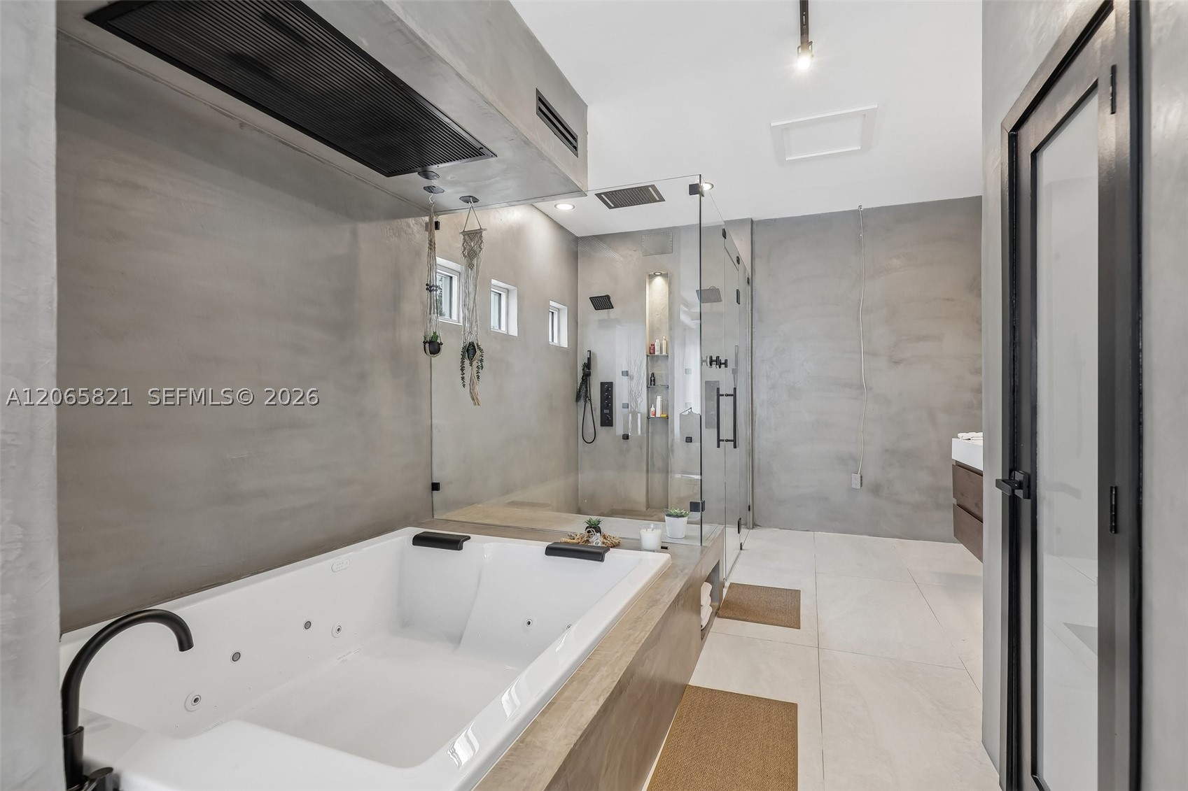 16581 NW 84th Ave, Miami Lakes FL 33016
