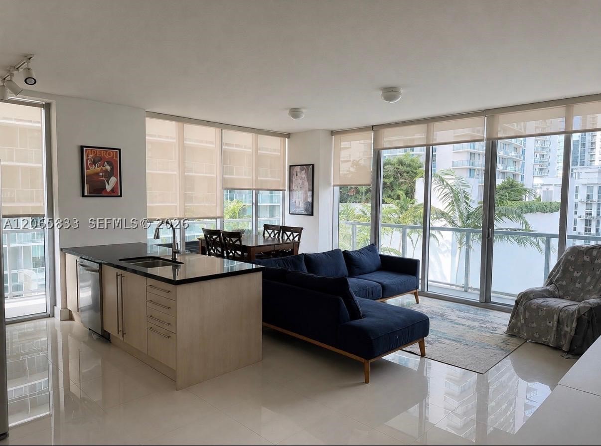 79 SW 12th St #1207-S, Miami FL 33130