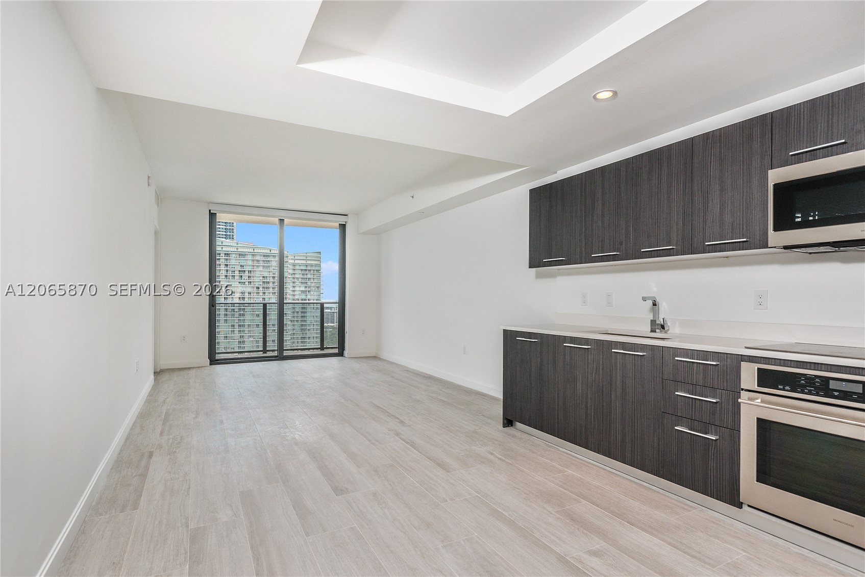 55 SW 9 St #2805, Miami FL 33129