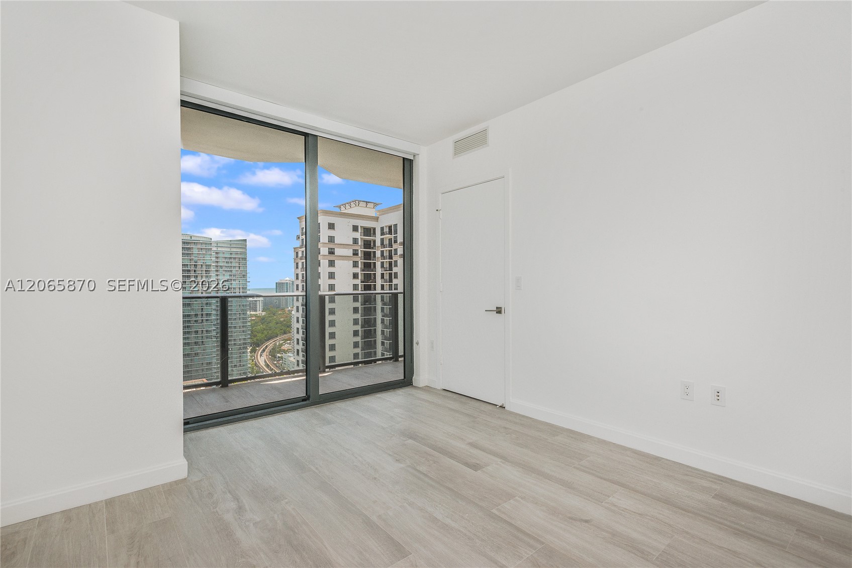 55 SW 9 St #2805, Miami FL 33129