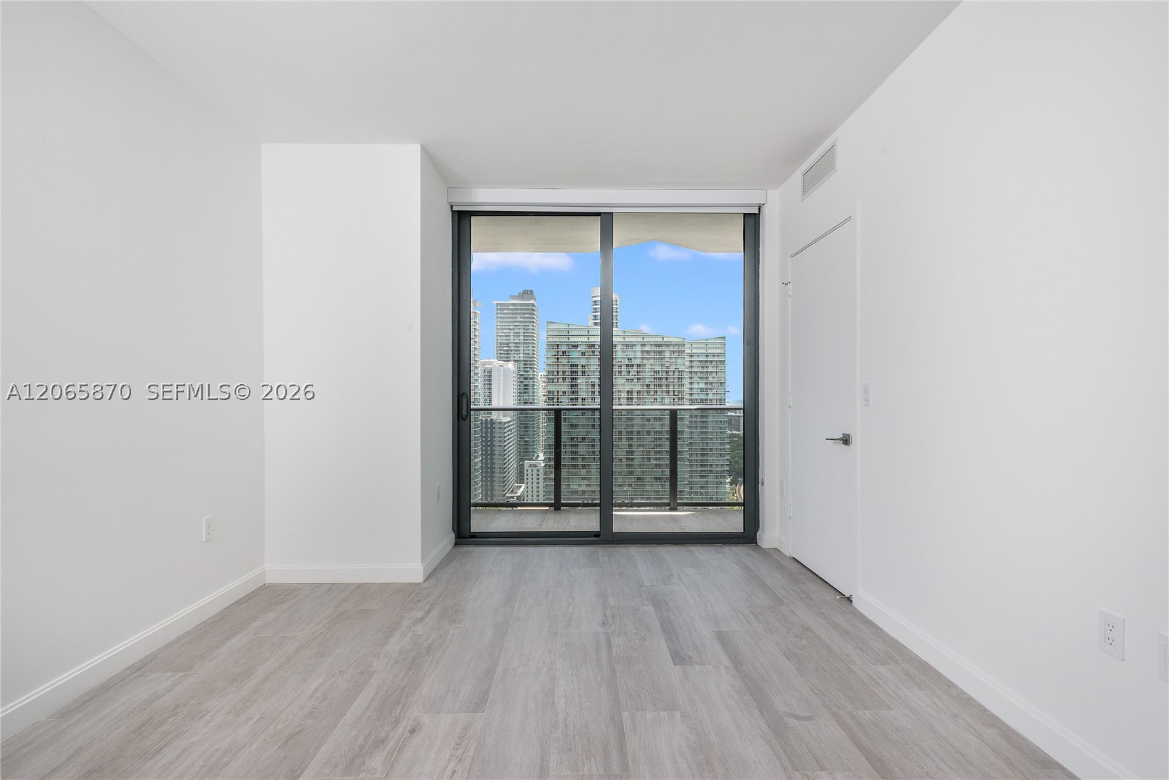 55 SW 9 St #2805, Miami FL 33129