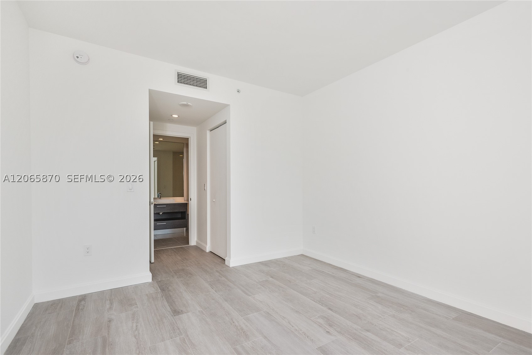 55 SW 9 St #2805, Miami FL 33129