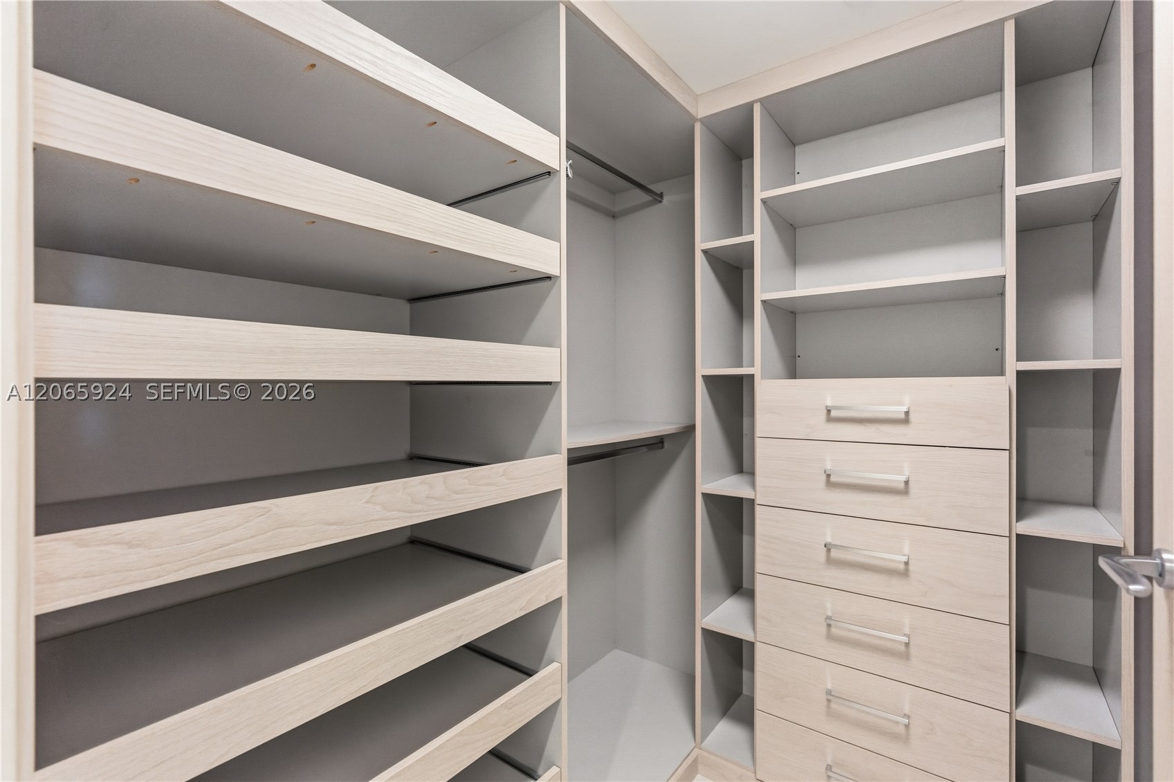 1000 Brickell Plz #1902, Miami FL 33131