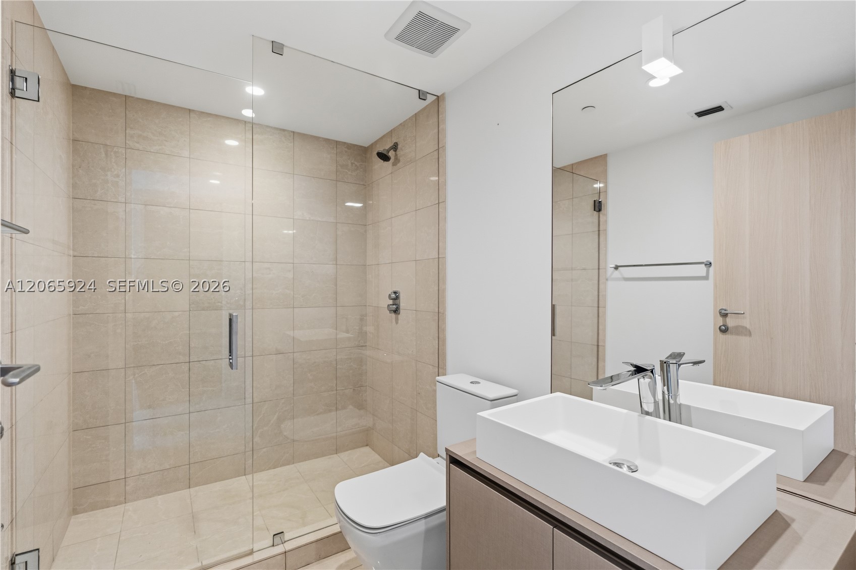 1000 Brickell Plz #1902, Miami FL 33131