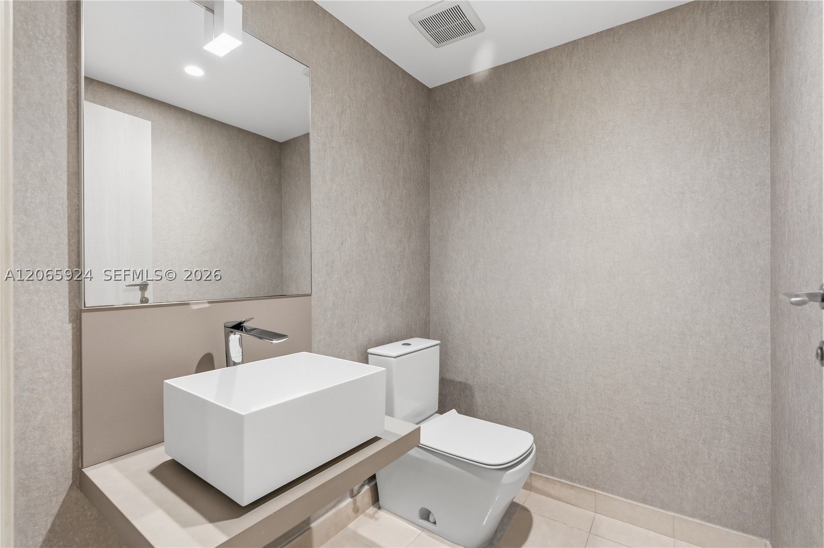 1000 Brickell Plz #1902, Miami FL 33131