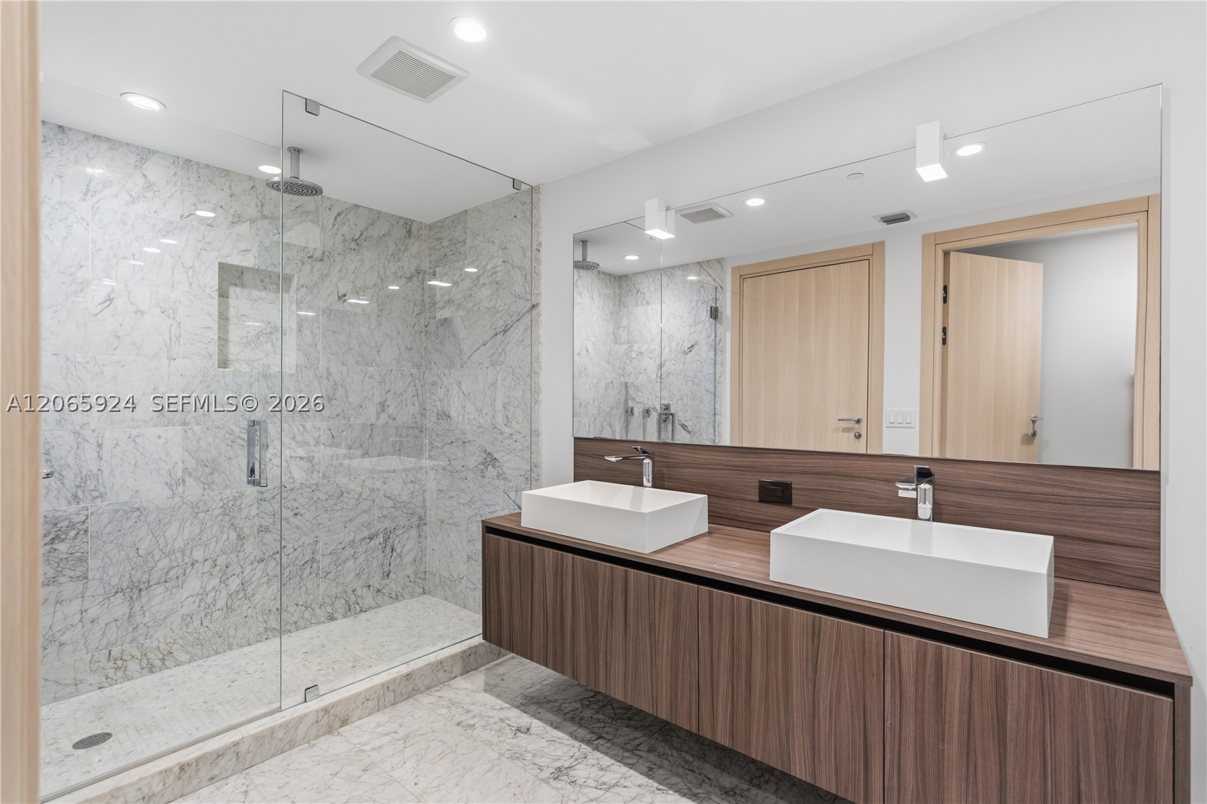 1000 Brickell Plz #1902, Miami FL 33131