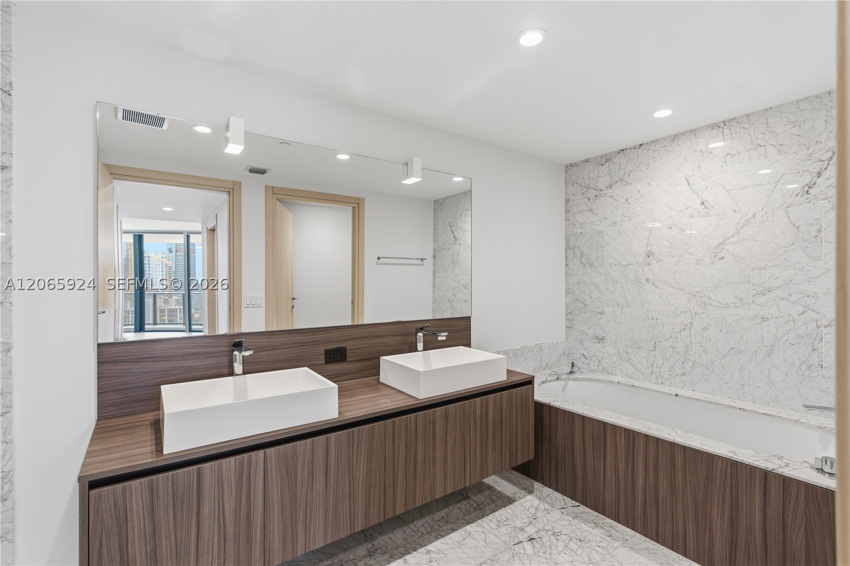 1000 Brickell Plz #1902, Miami FL 33131