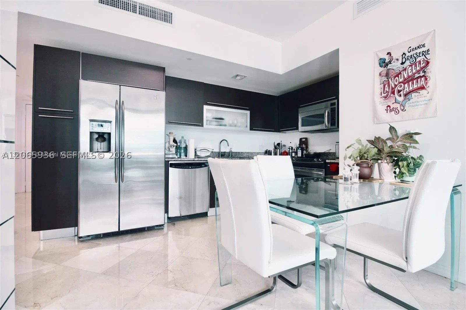 950 Brickell Bay Dr #1807, Miami FL 33131