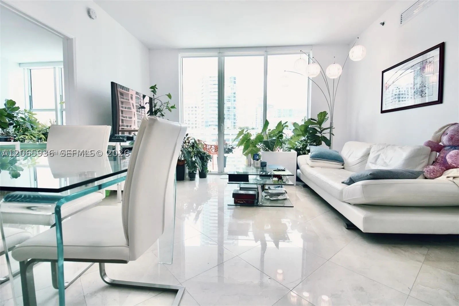 950 Brickell Bay Dr #1807, Miami FL 33131
