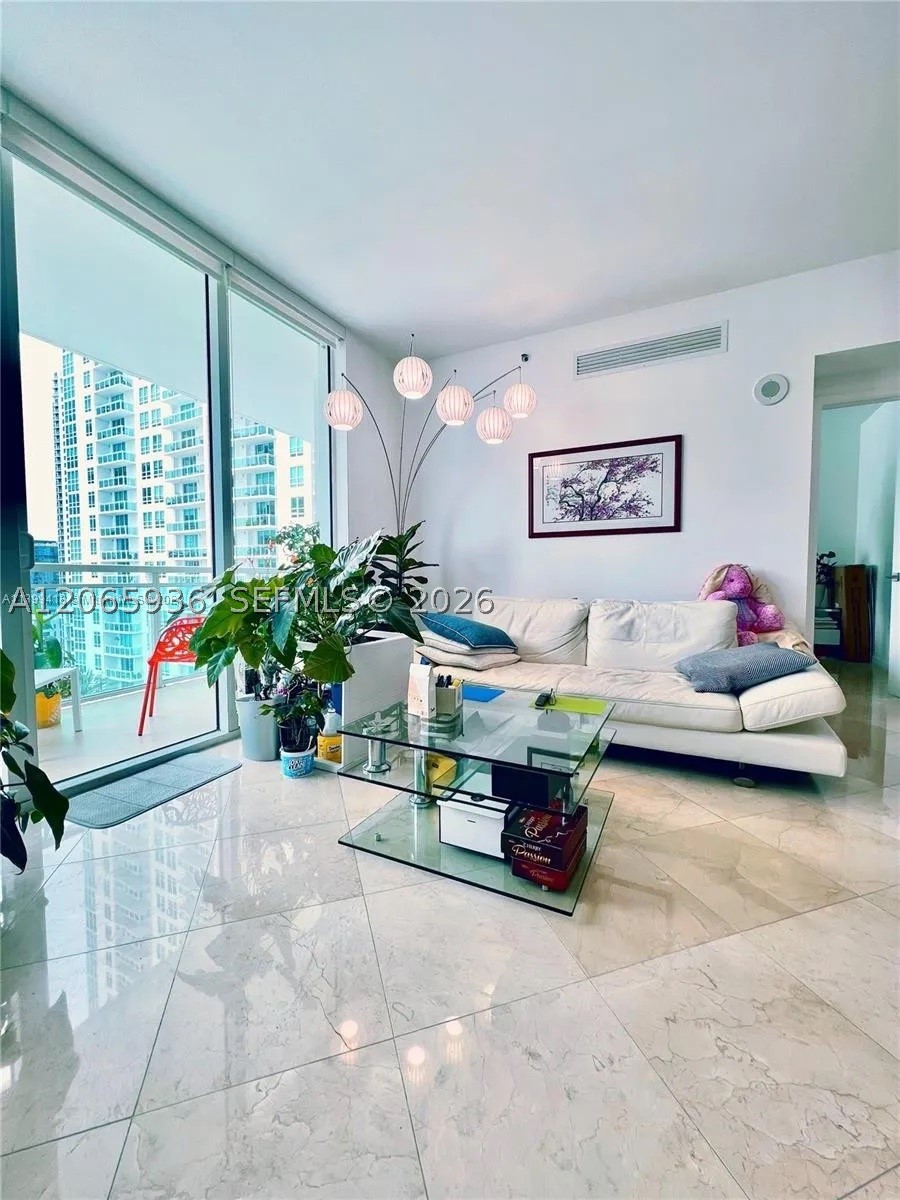 950 Brickell Bay Dr #1807, Miami FL 33131