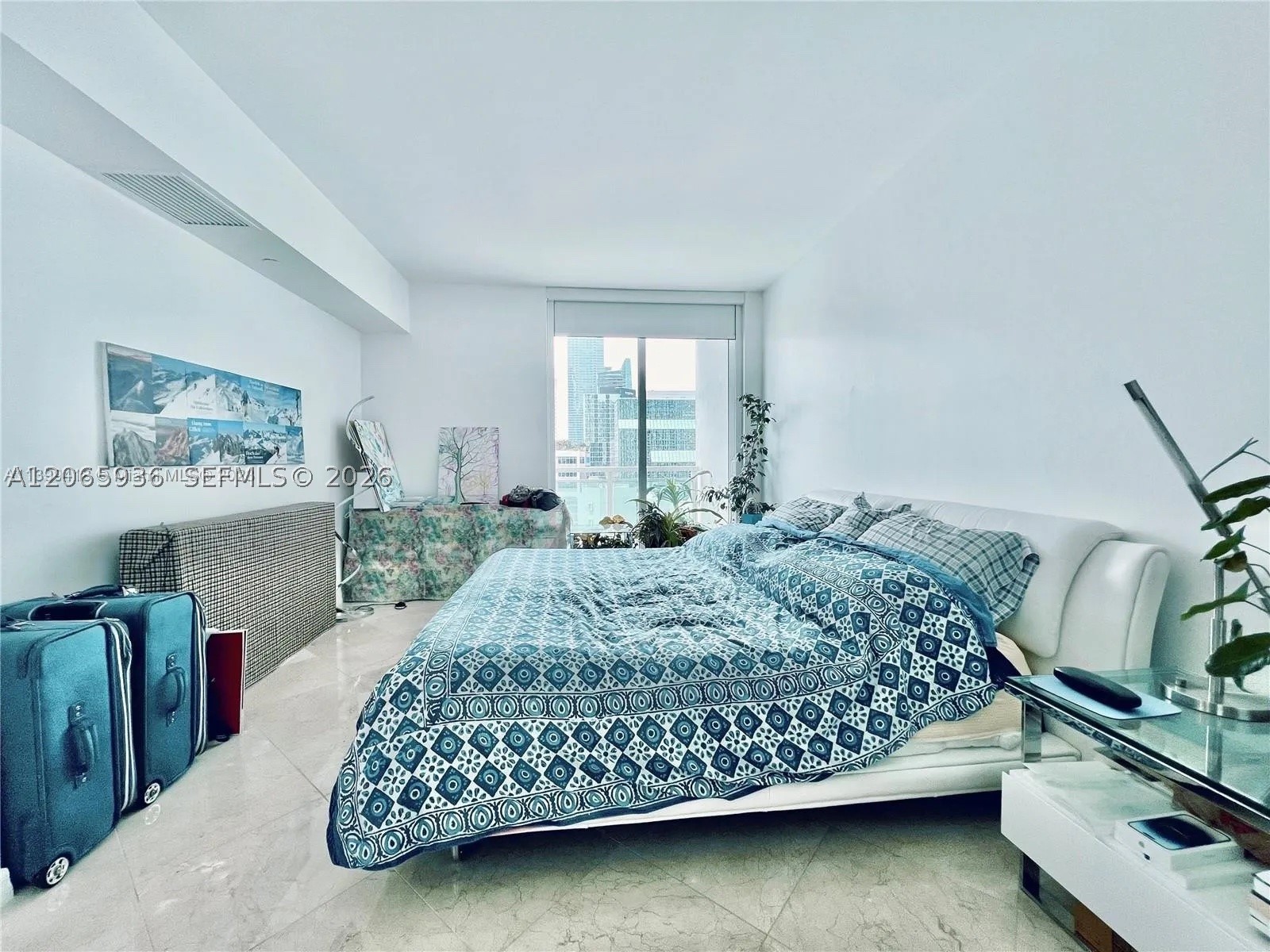 950 Brickell Bay Dr #1807, Miami FL 33131