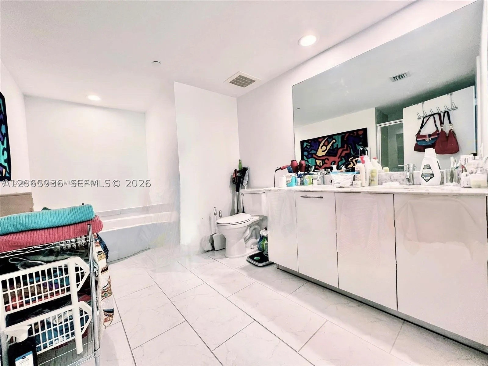 950 Brickell Bay Dr #1807, Miami FL 33131