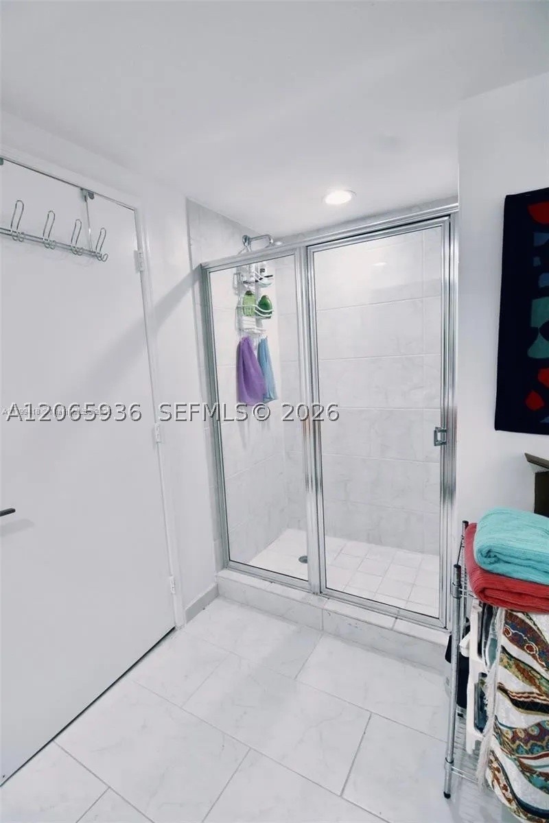 950 Brickell Bay Dr #1807, Miami FL 33131
