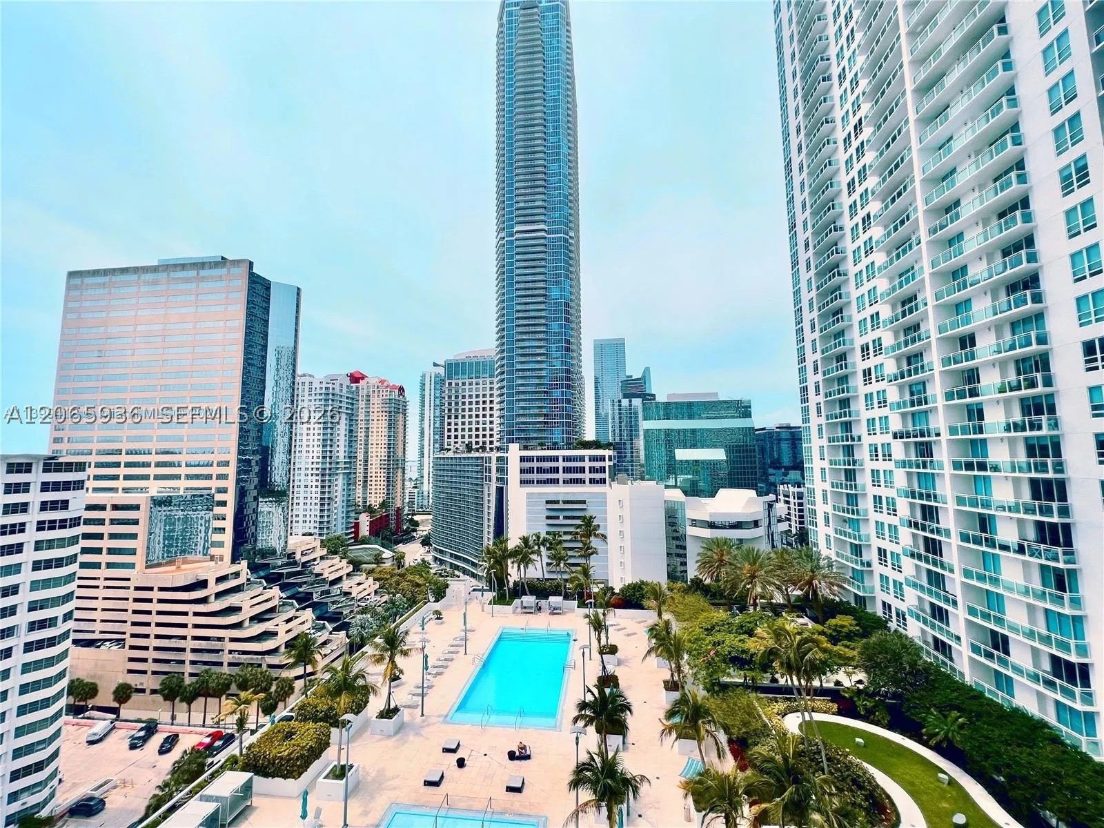 950 Brickell Bay Dr #1807, Miami FL 33131
