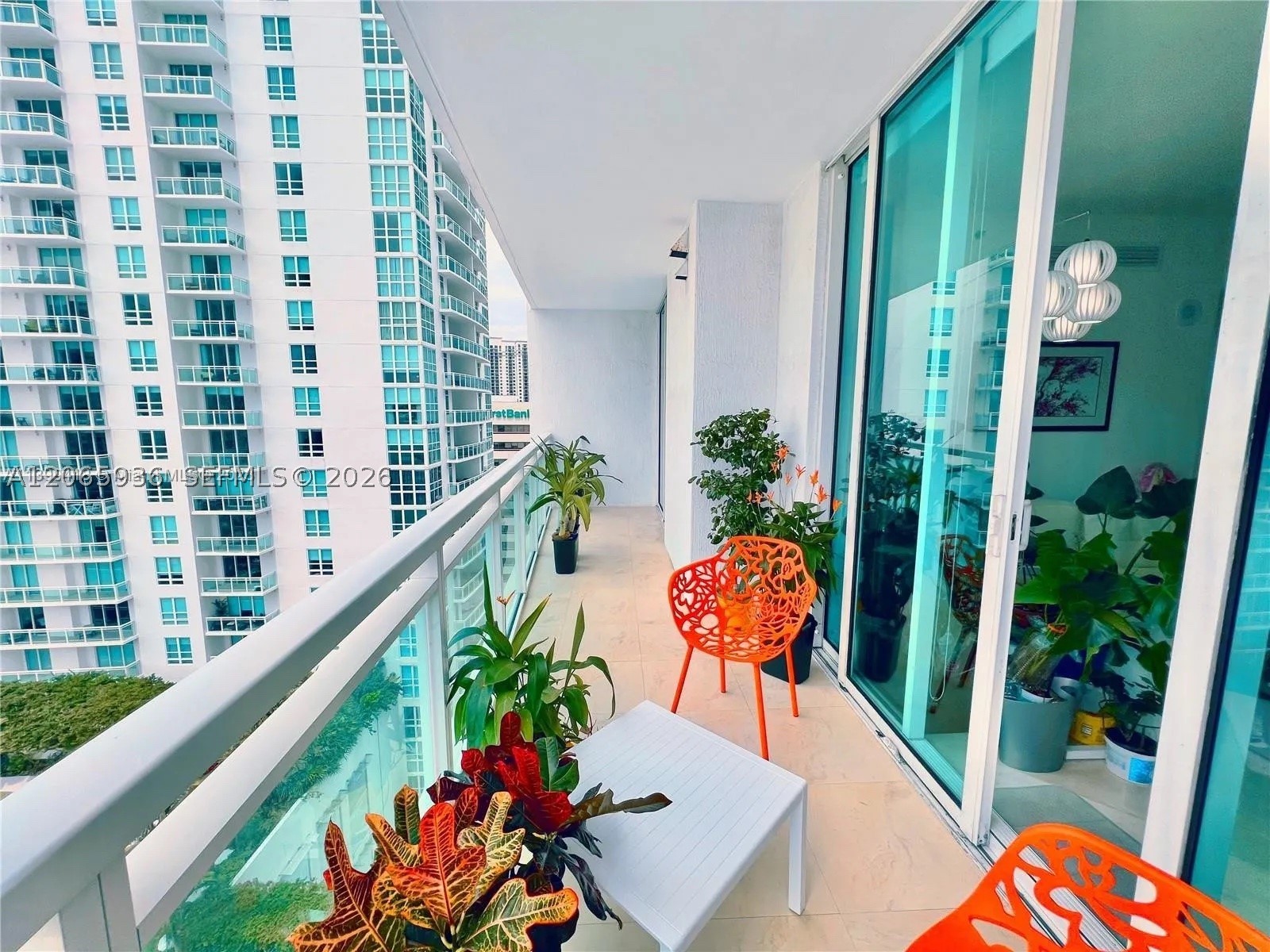 950 Brickell Bay Dr #1807, Miami FL 33131