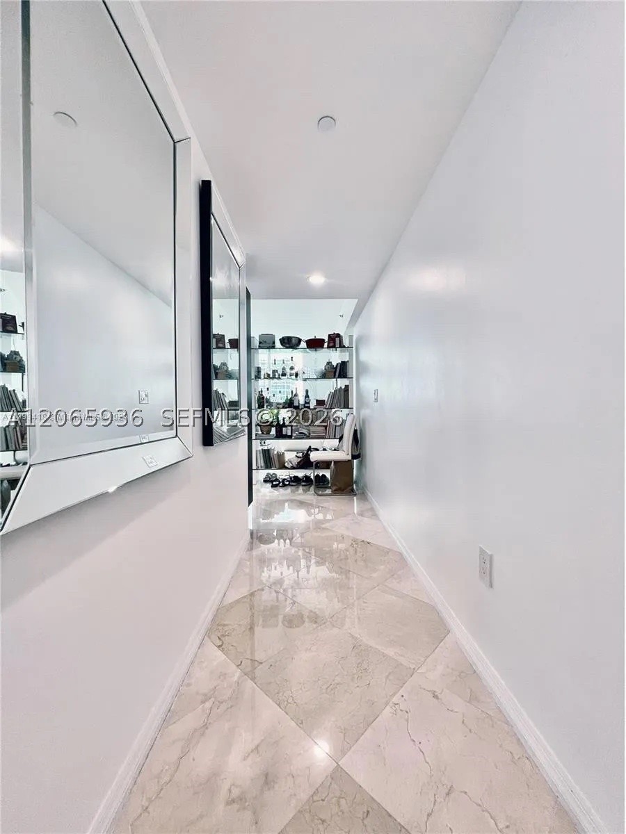 950 Brickell Bay Dr #1807, Miami FL 33131