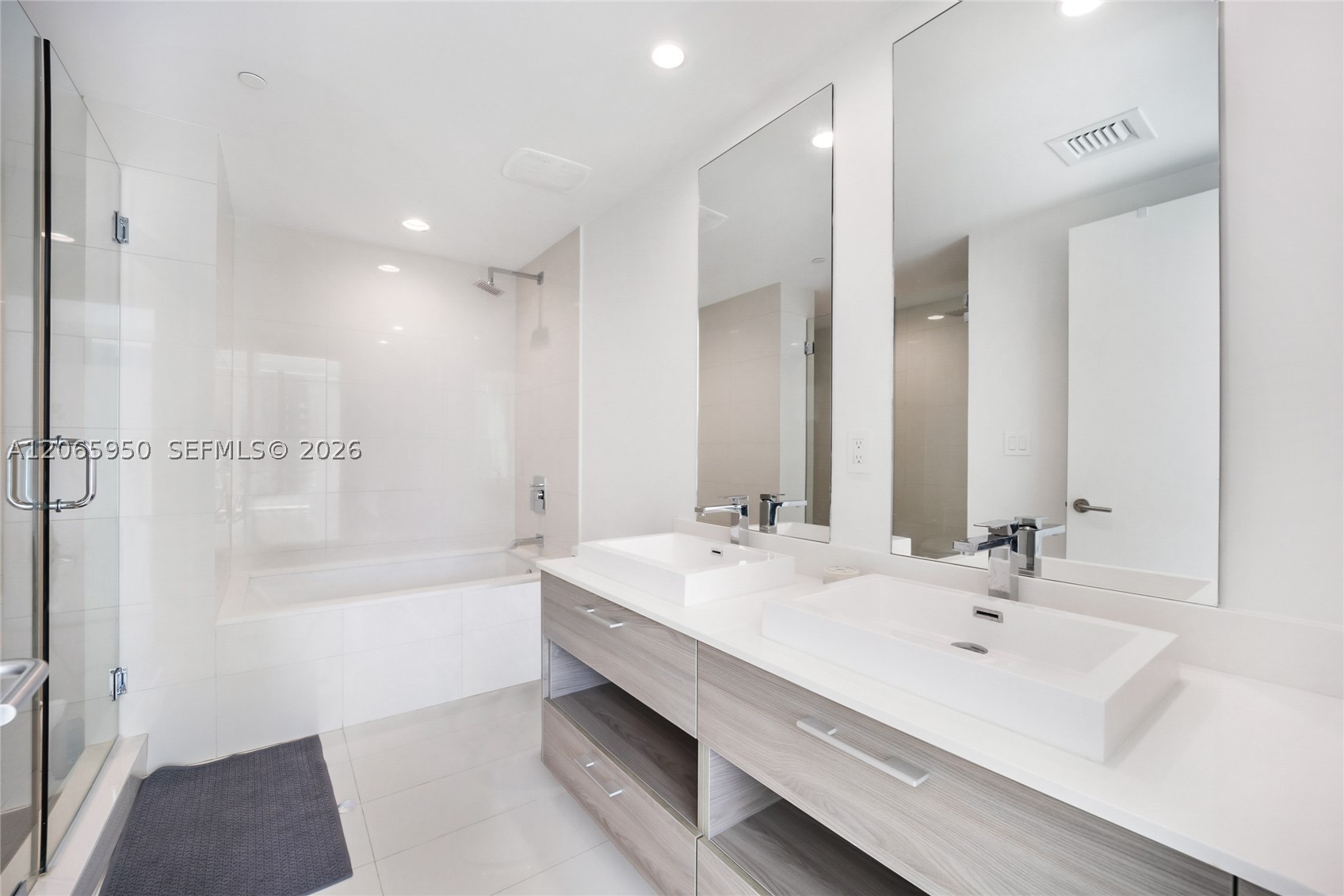 1300 S Miami Ave #1705, Miami FL 33130