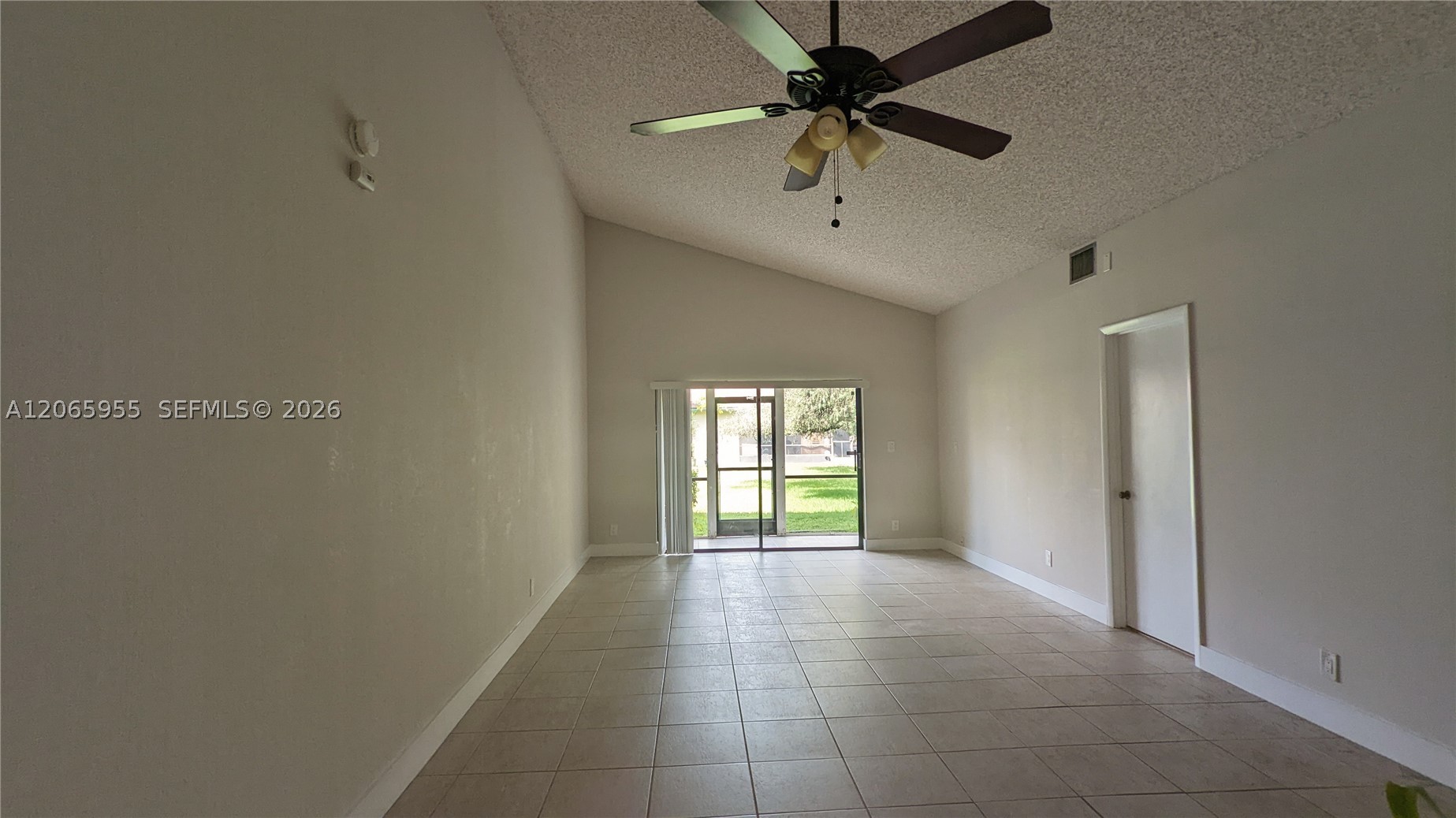 460 Lakeview Dr #4, Weston FL 33326