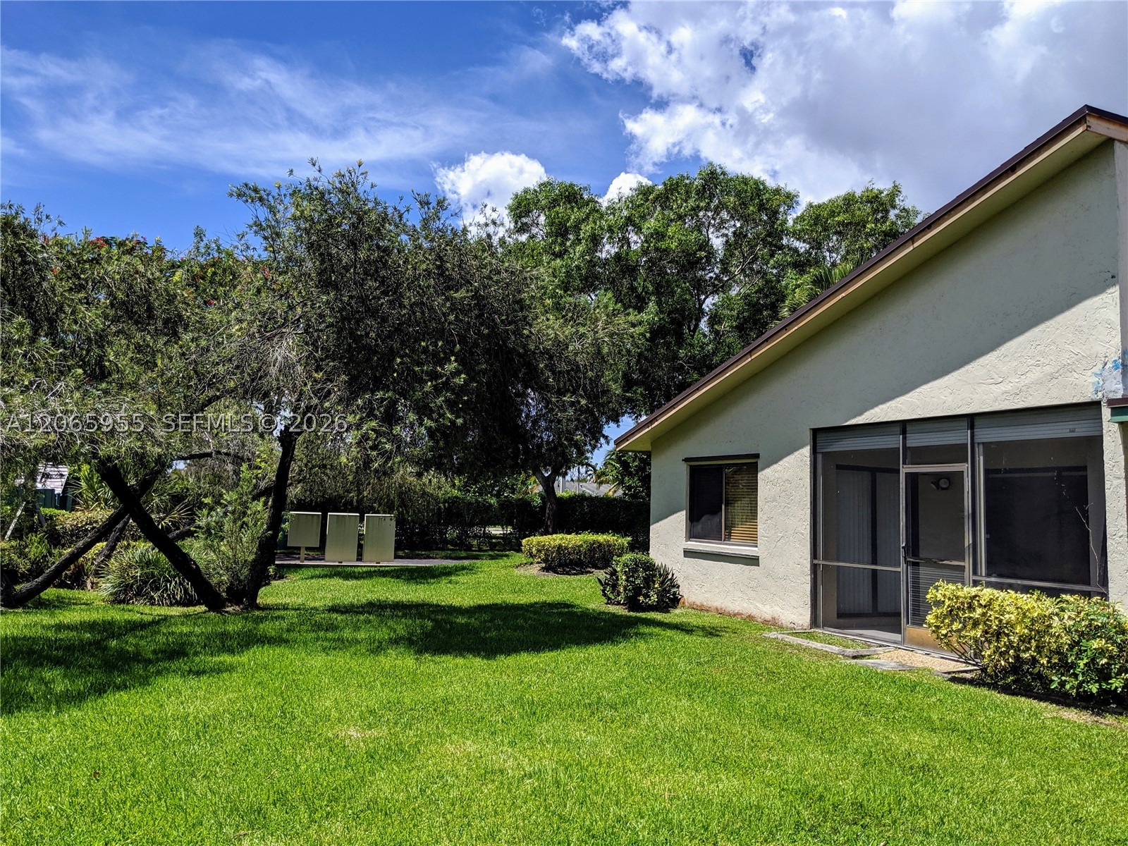 460 Lakeview Dr #4, Weston FL 33326