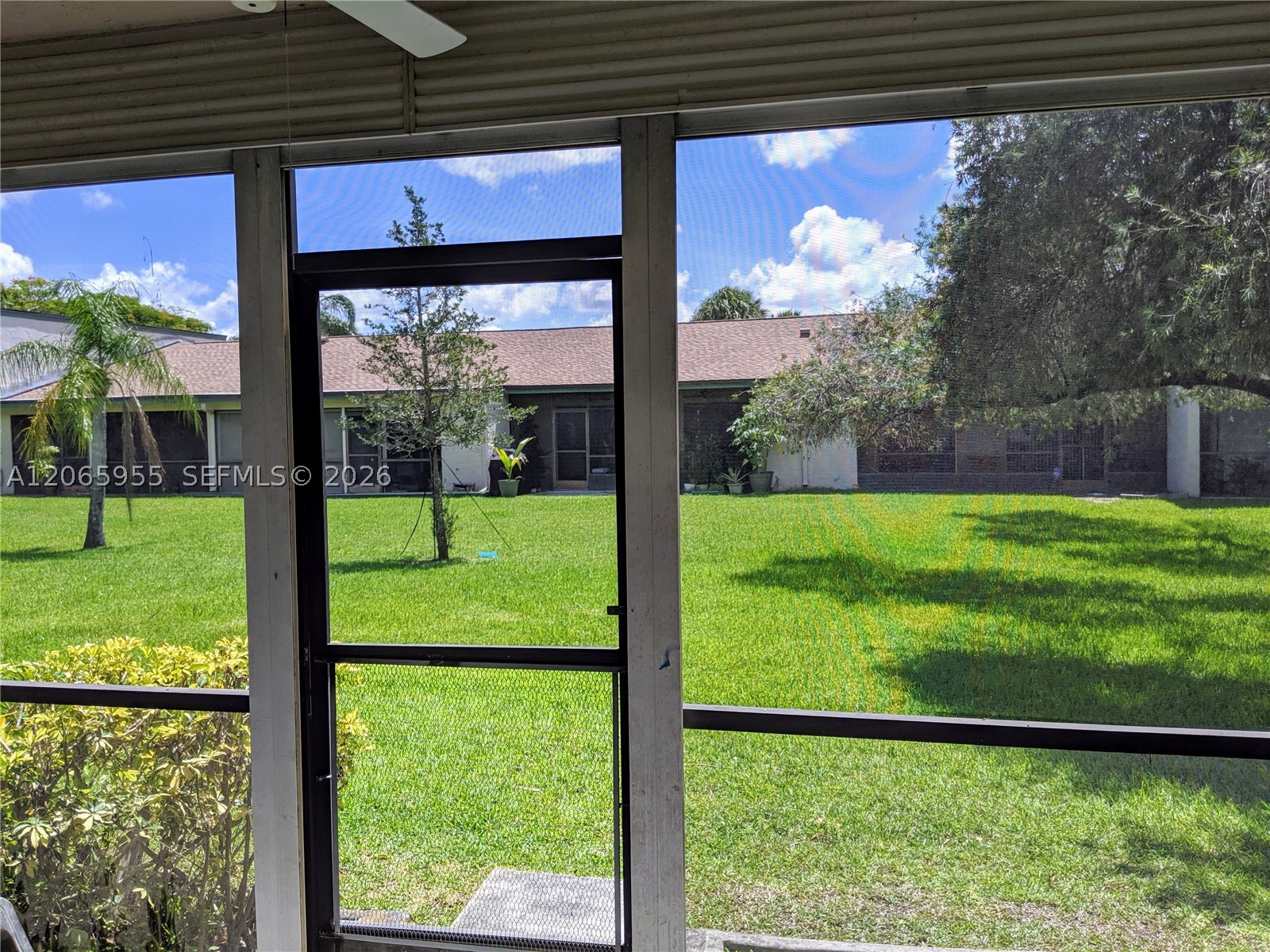 460 Lakeview Dr #4, Weston FL 33326