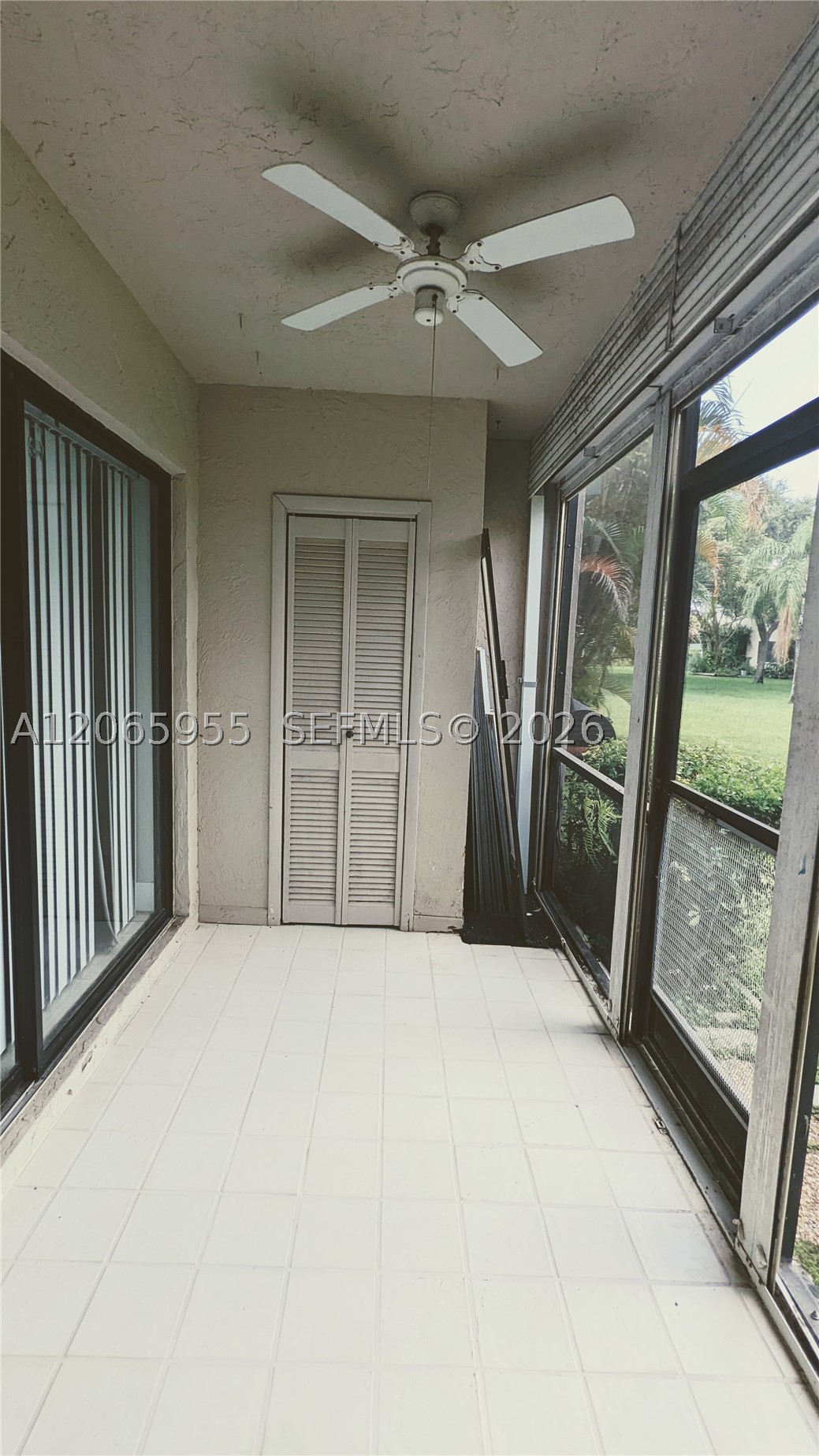 460 Lakeview Dr #4, Weston FL 33326
