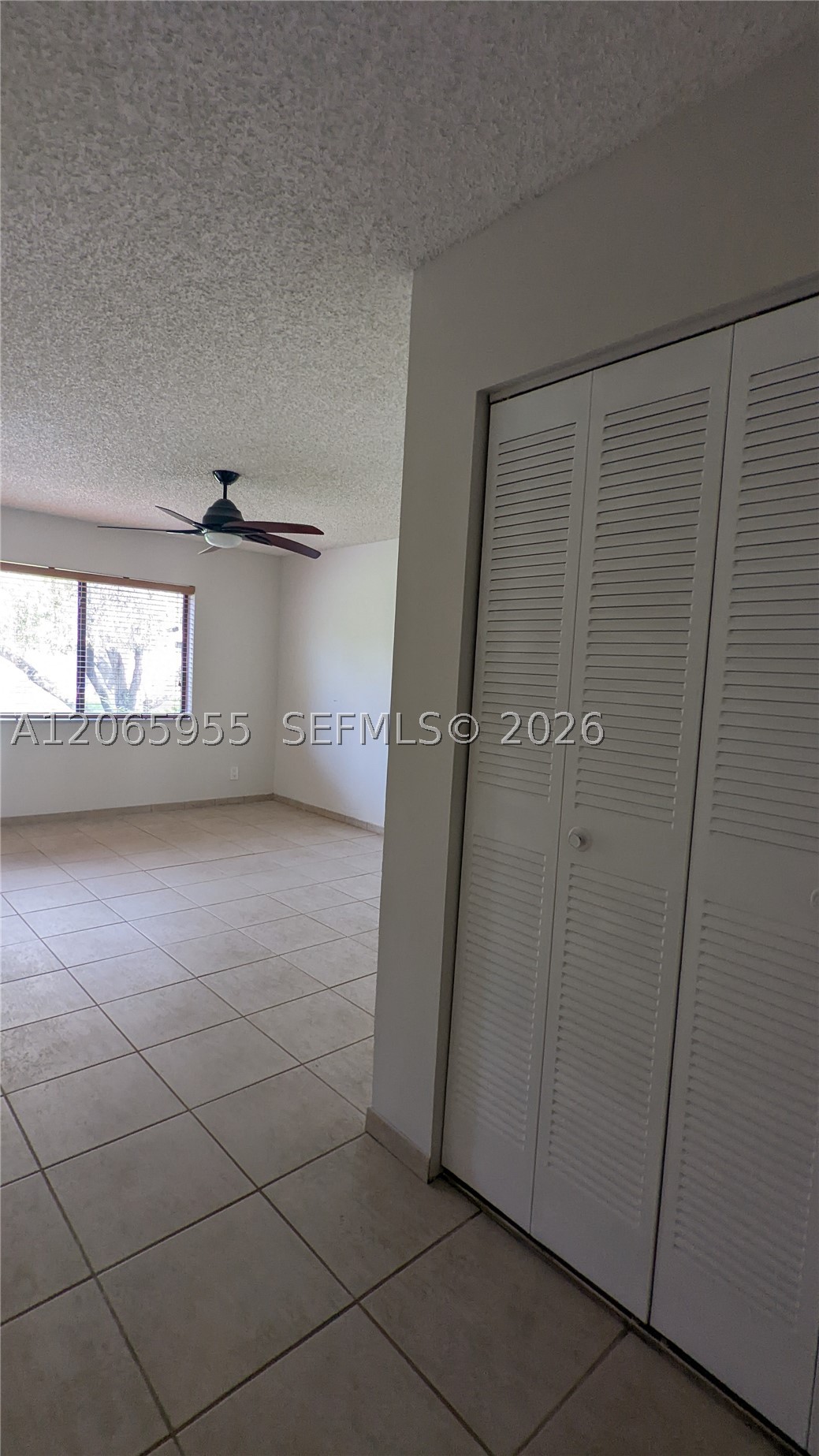 460 Lakeview Dr #4, Weston FL 33326