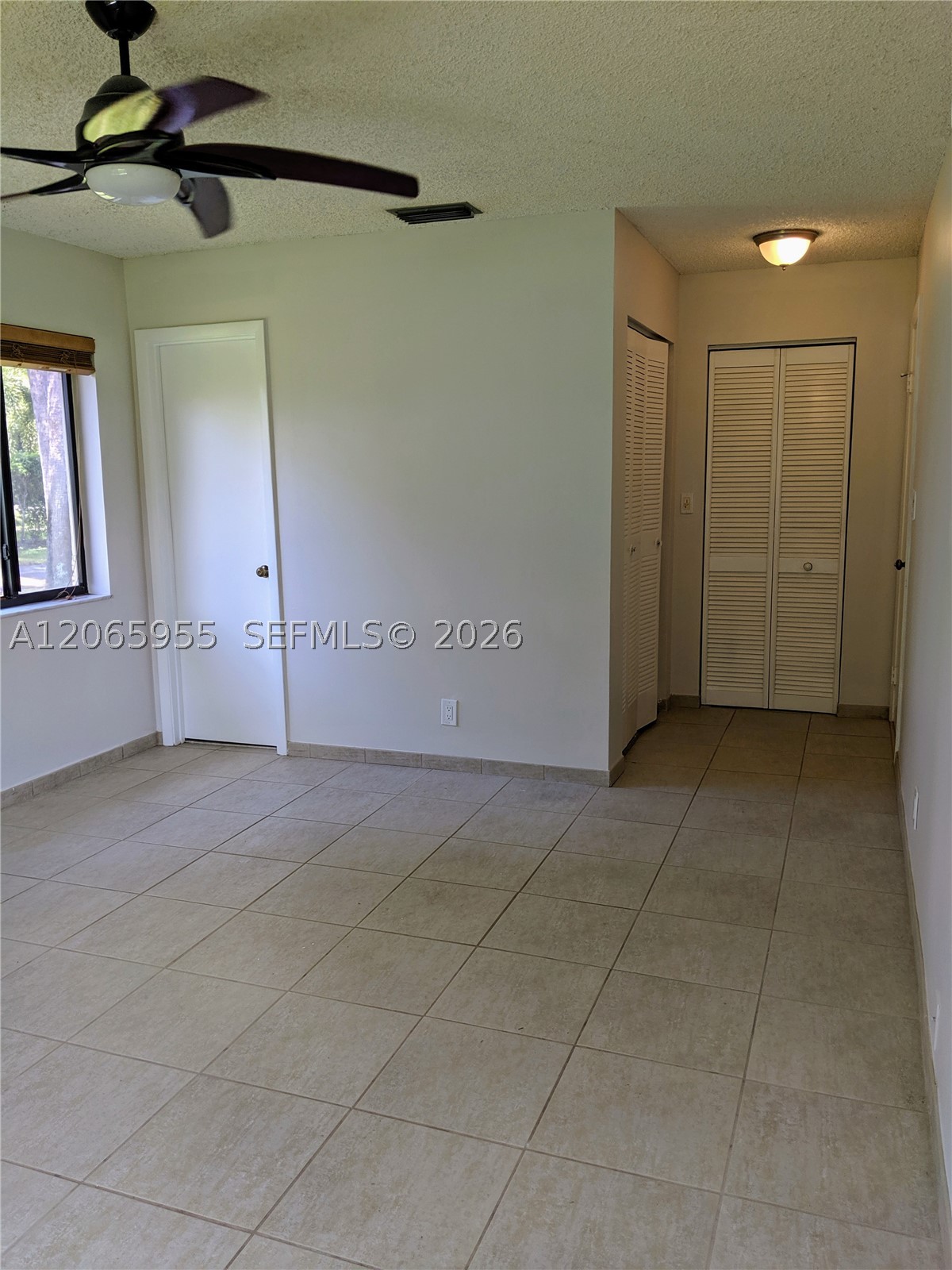 460 Lakeview Dr #4, Weston FL 33326