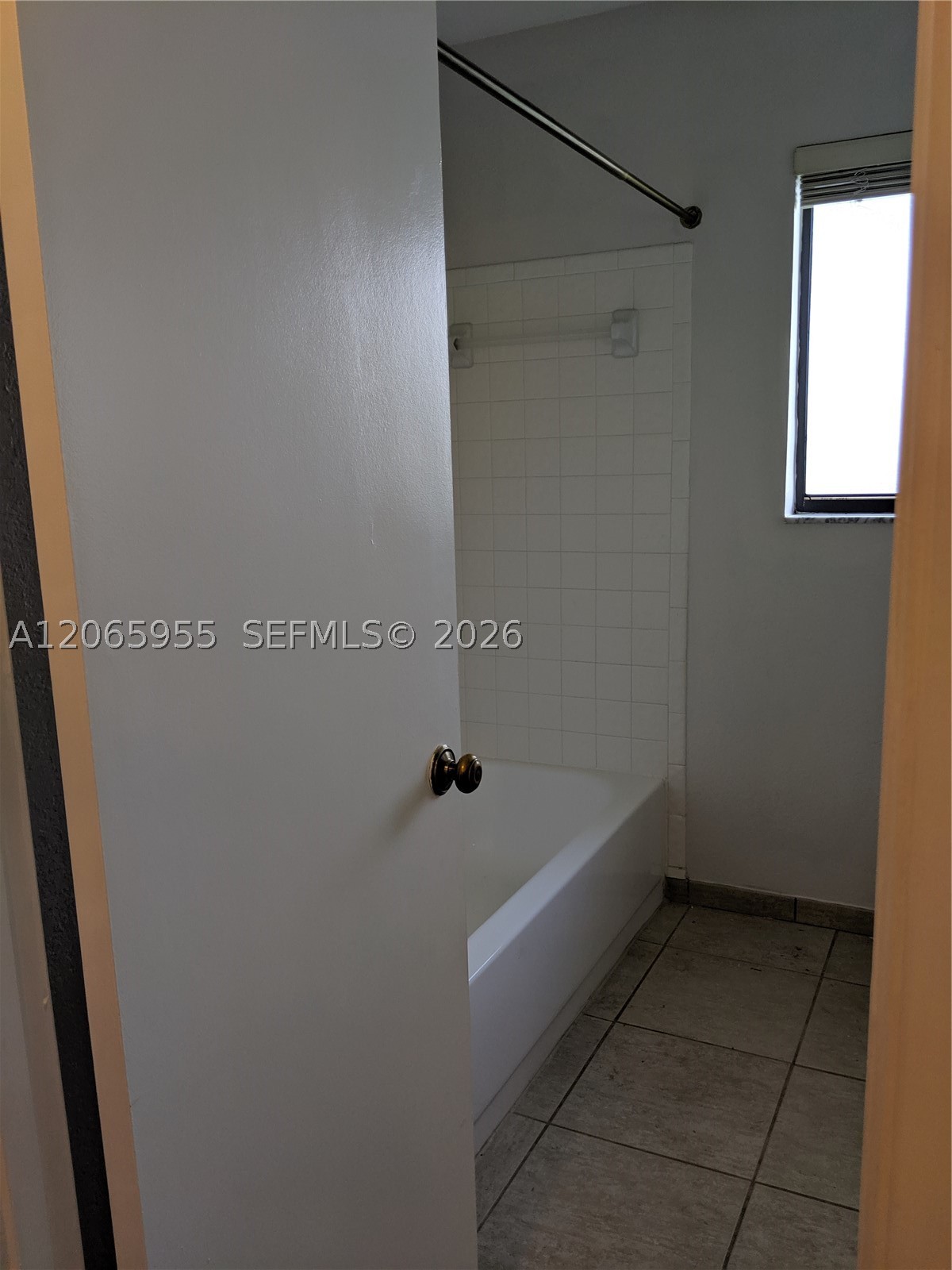 460 Lakeview Dr #4, Weston FL 33326