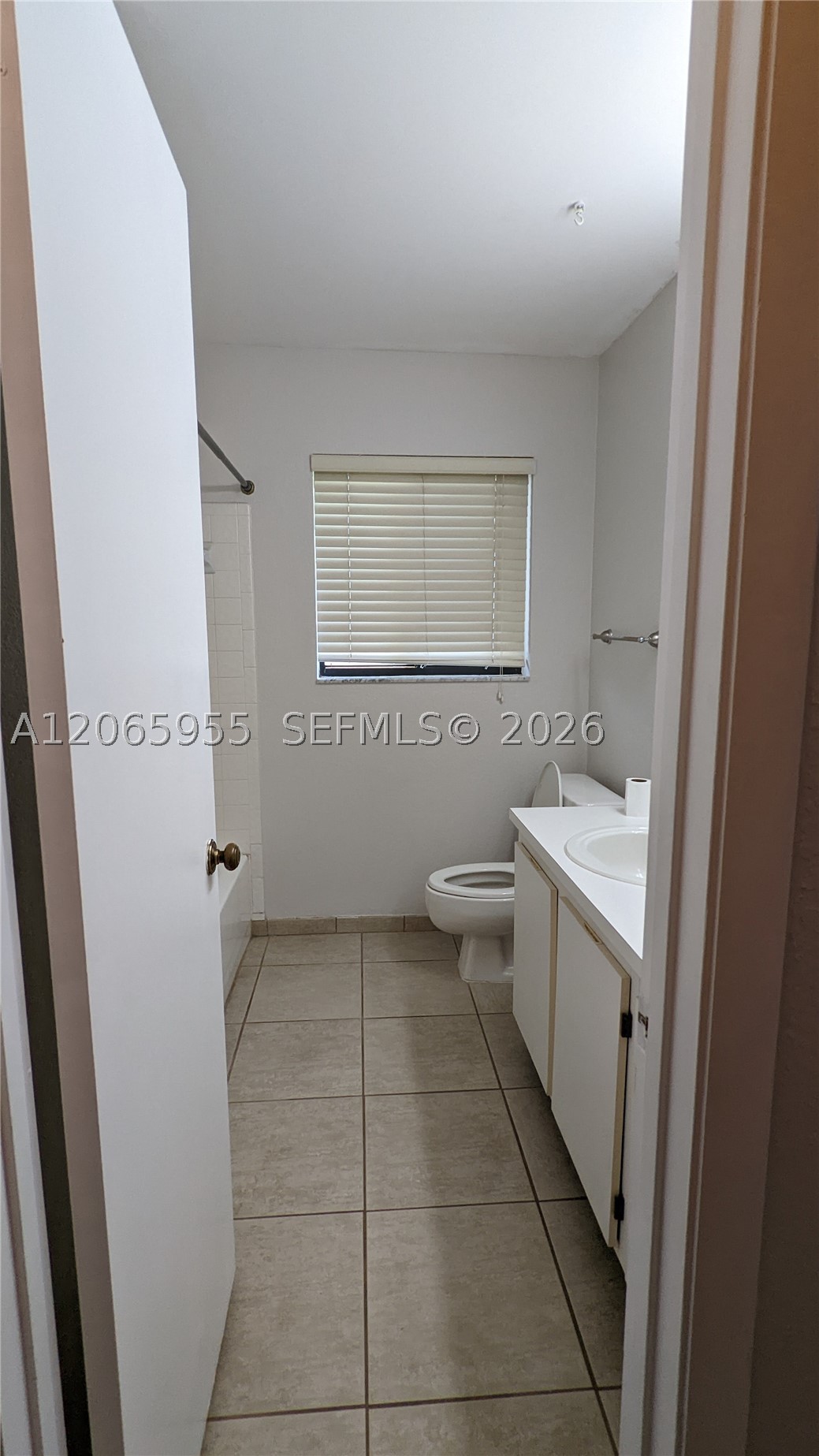 460 Lakeview Dr #4, Weston FL 33326