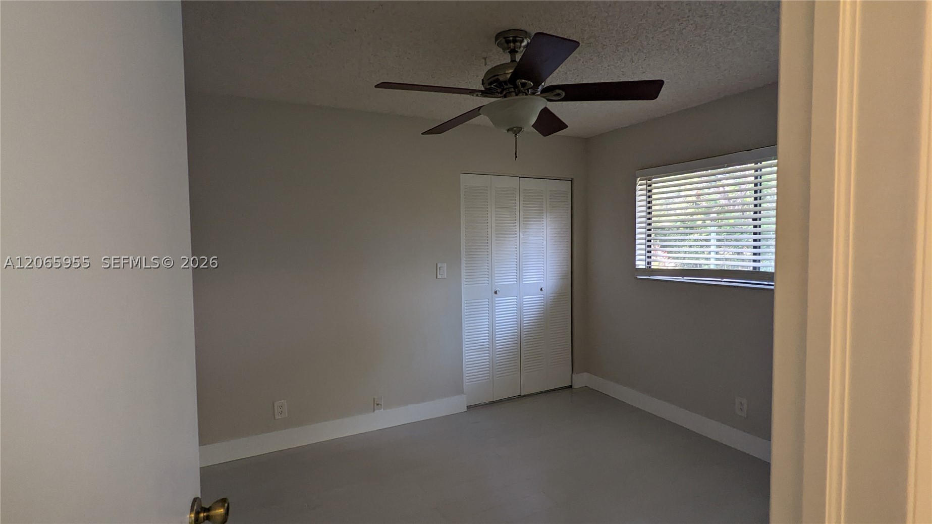 460 Lakeview Dr #4, Weston FL 33326