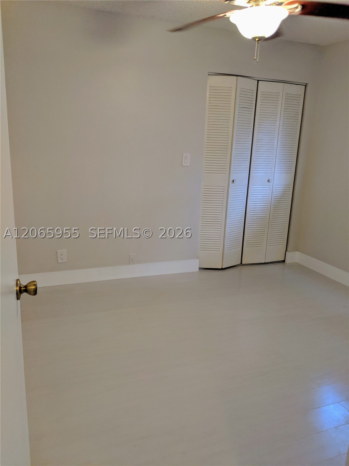 460 Lakeview Dr #4, Weston FL 33326