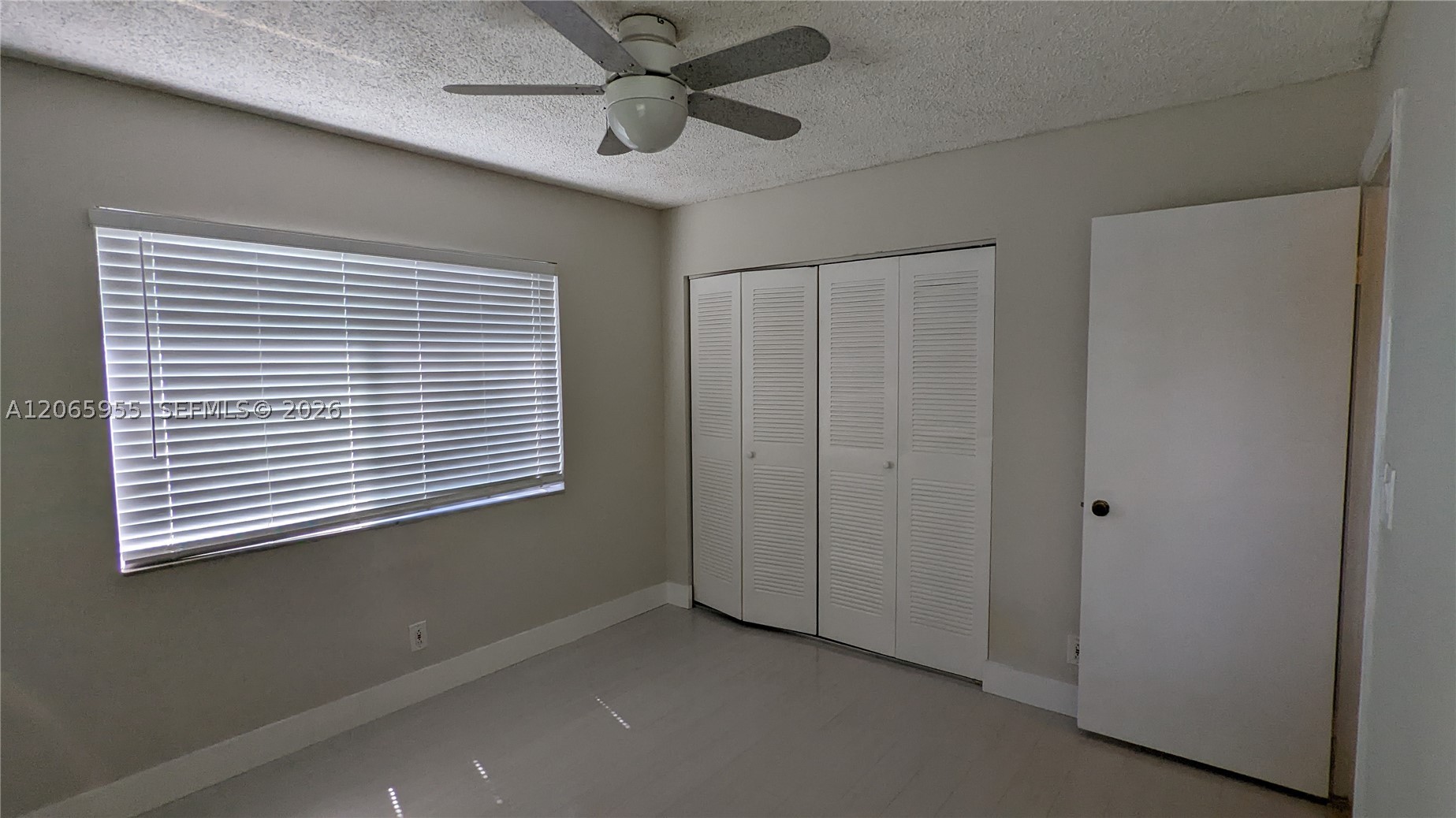 460 Lakeview Dr #4, Weston FL 33326