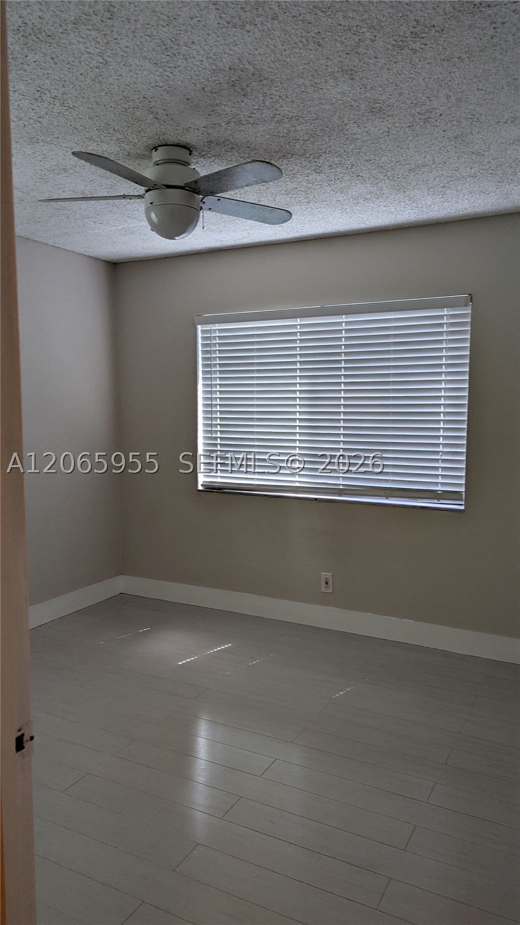 460 Lakeview Dr #4, Weston FL 33326