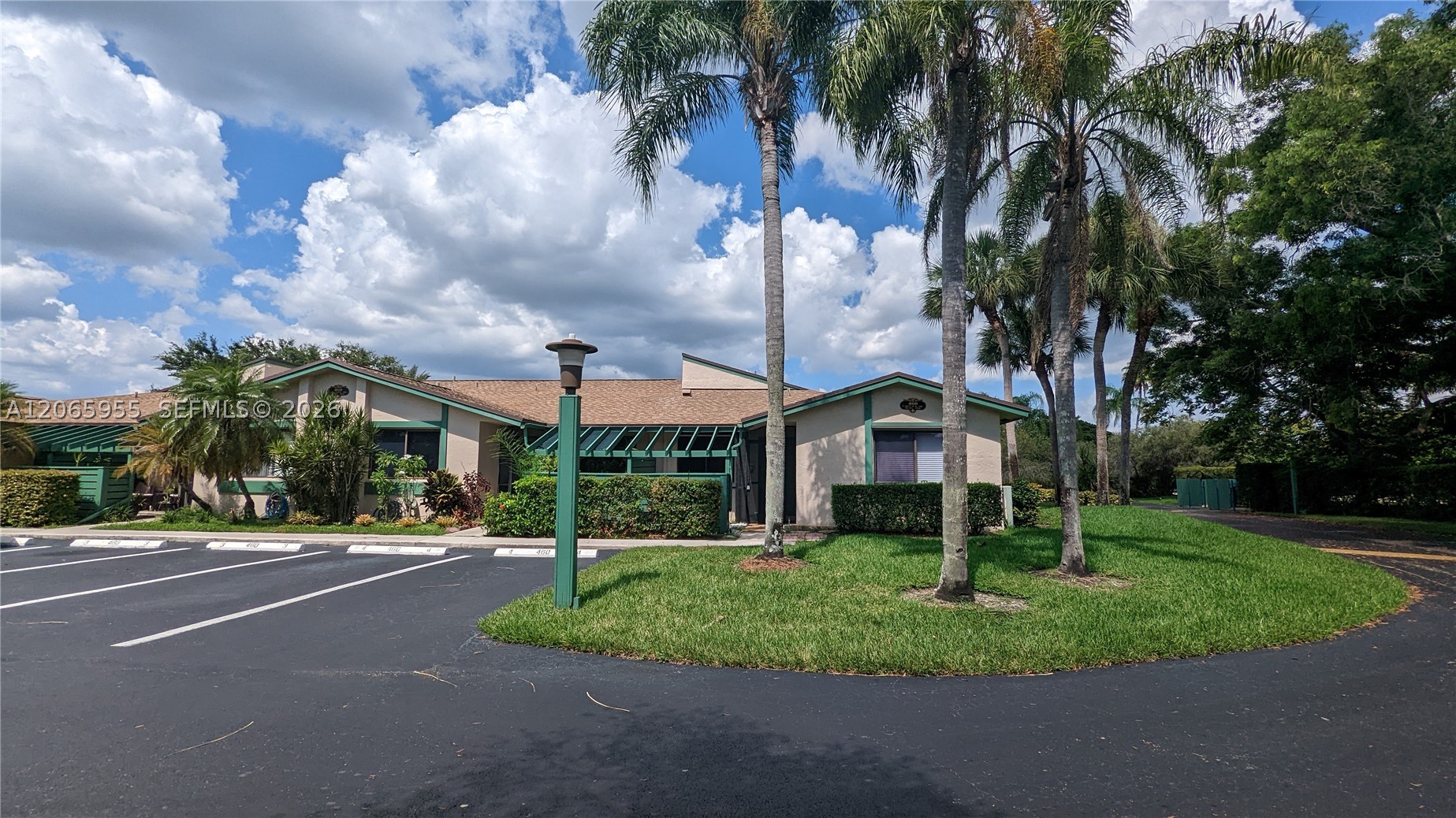 460 Lakeview Dr #4, Weston FL 33326