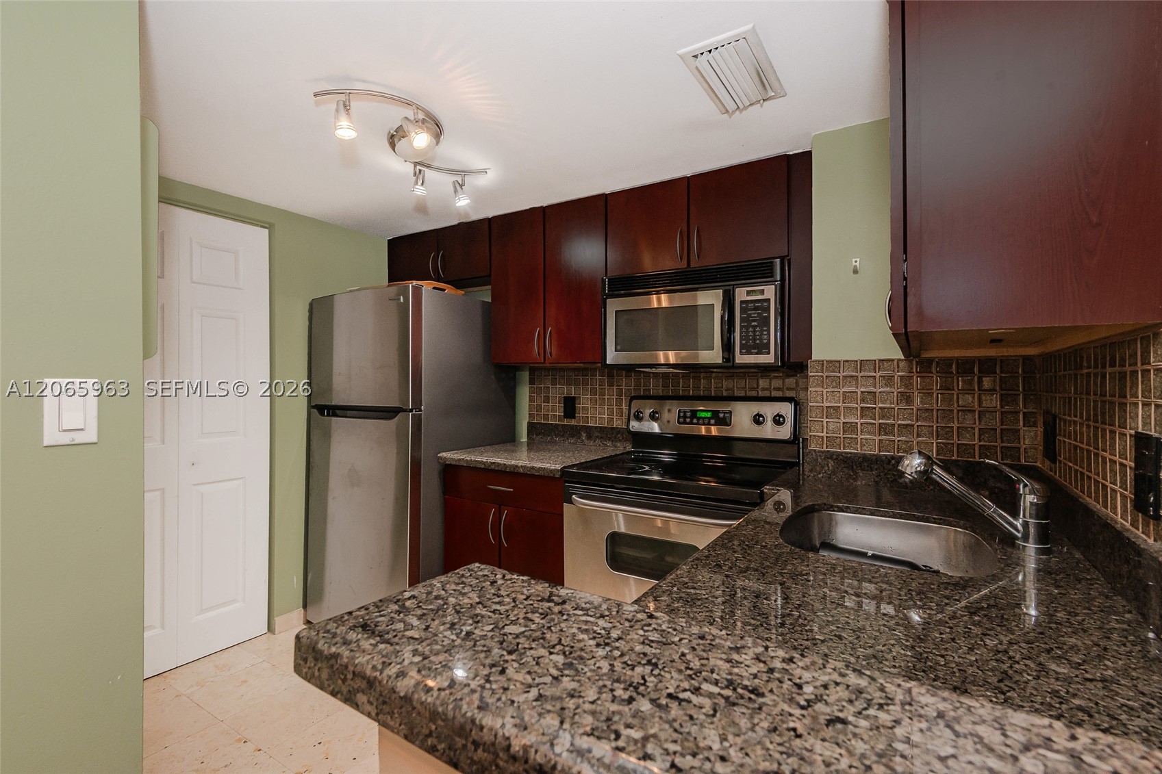 770 Claughton Island Dr #809, Miami FL 33131
