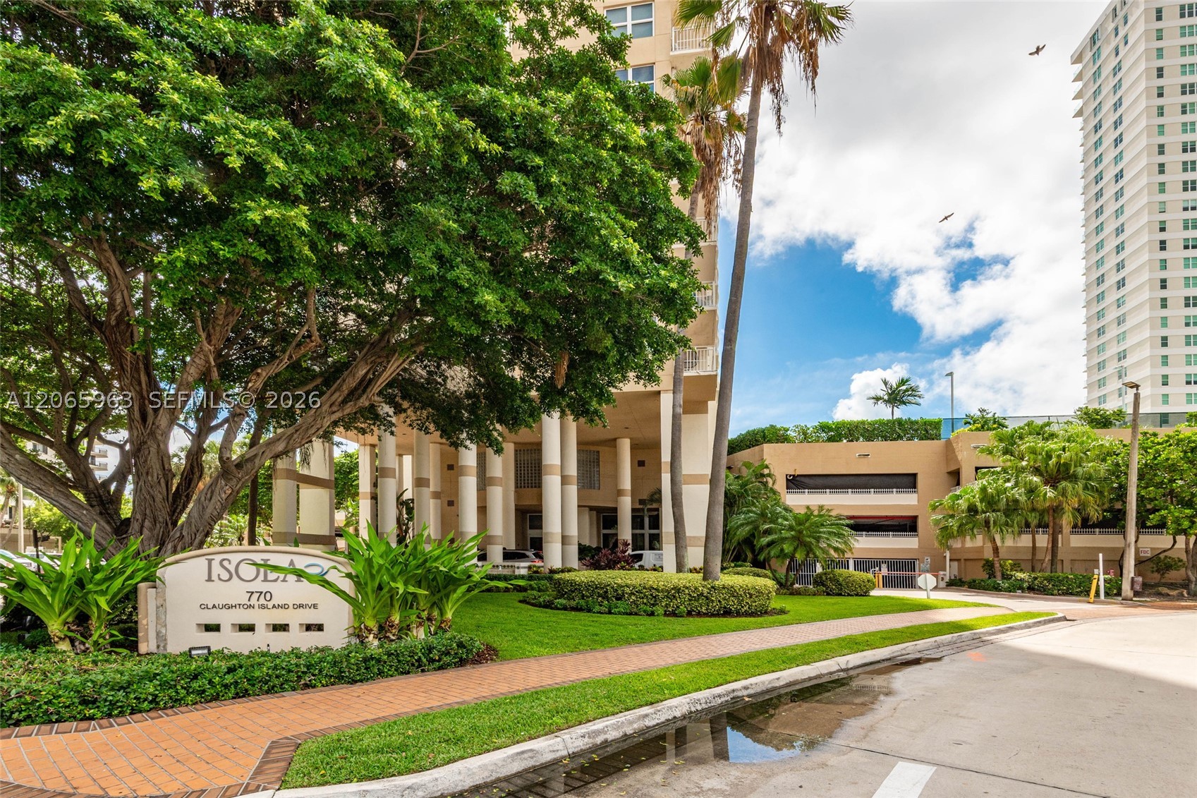 770 Claughton Island Dr #809, Miami FL 33131