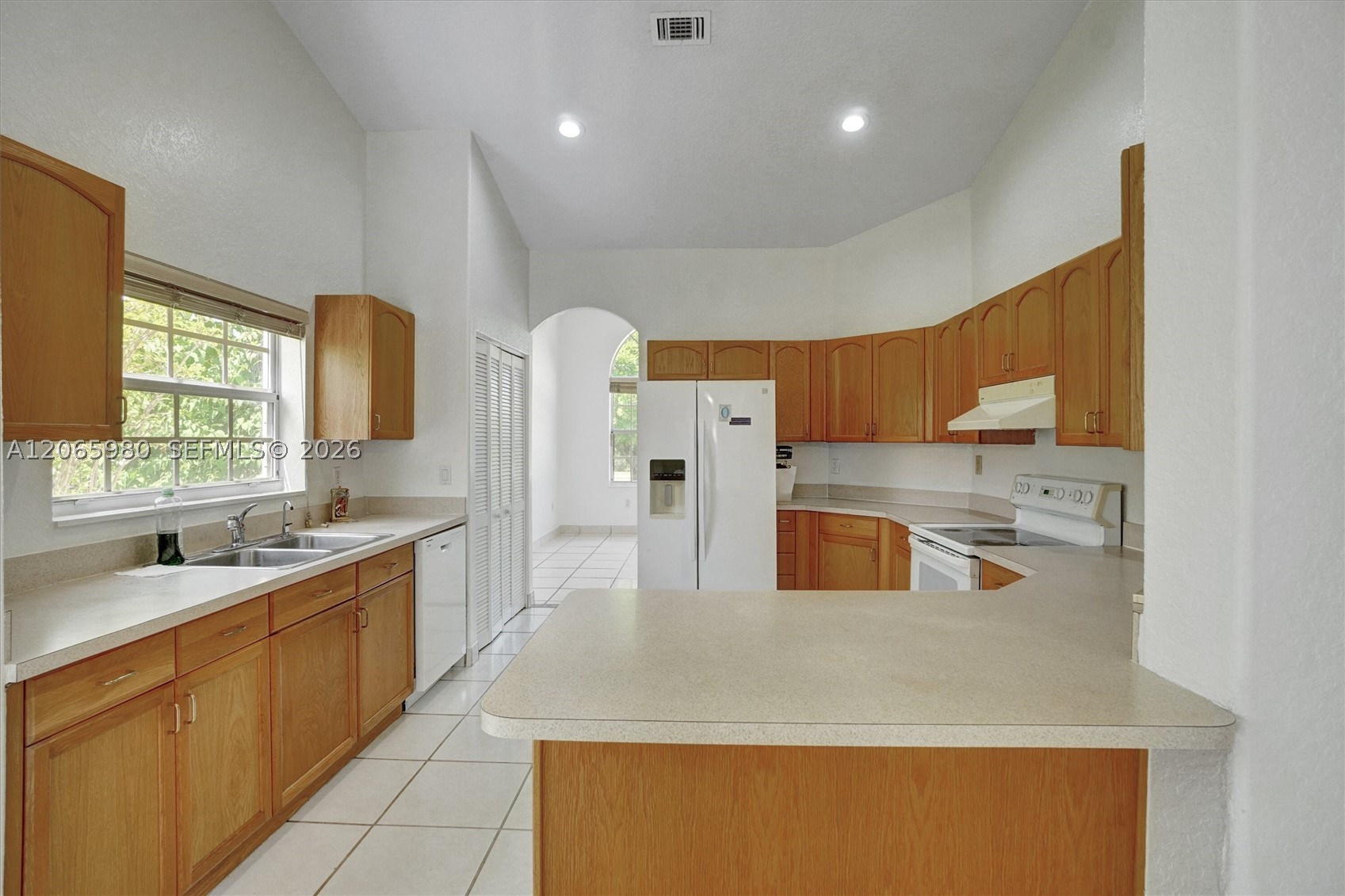 25 Ludlam Dr, Miami Springs FL 33166