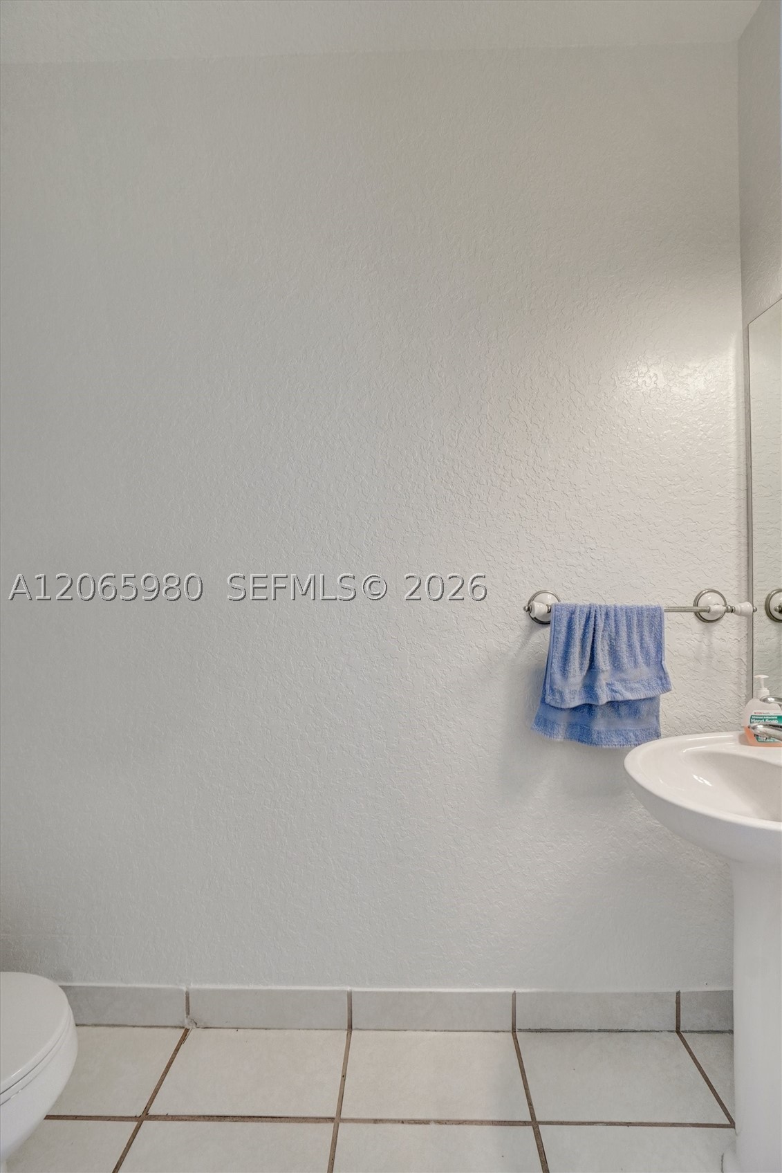 25 Ludlam Dr, Miami Springs FL 33166