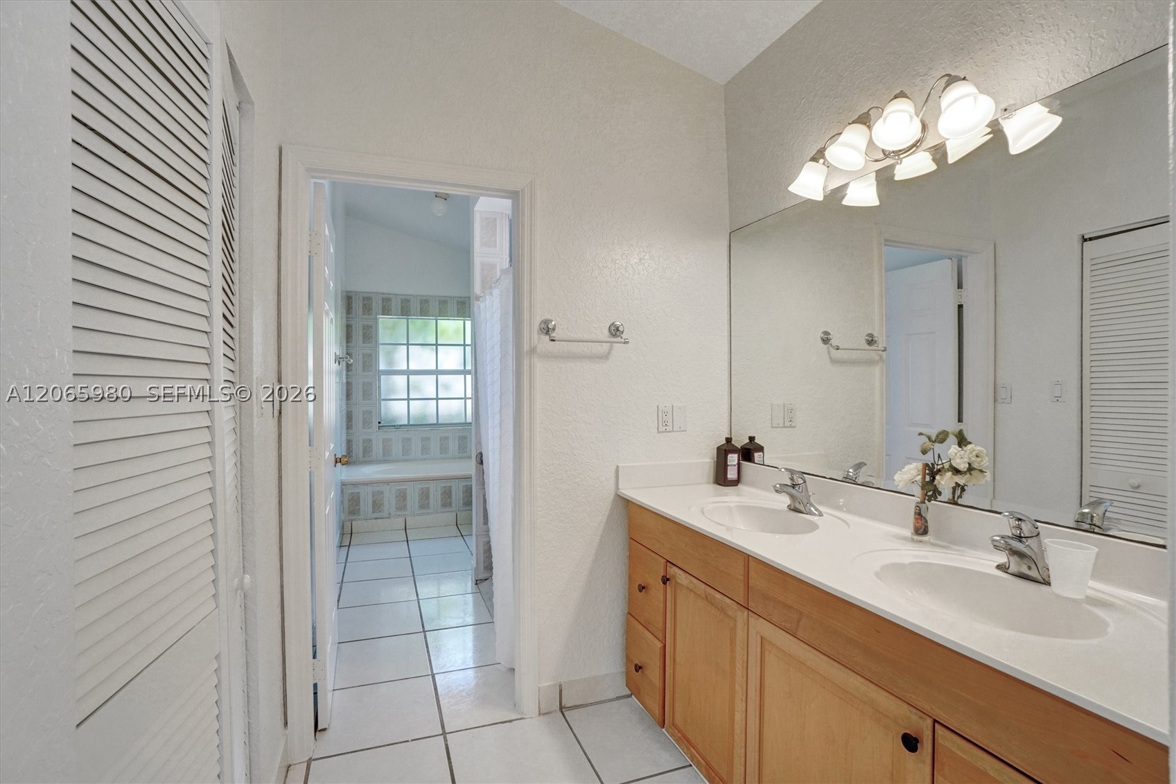 25 Ludlam Dr, Miami Springs FL 33166