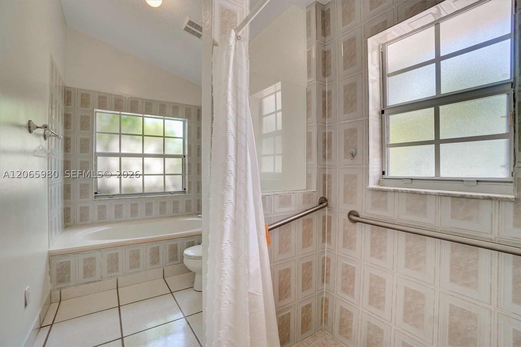 25 Ludlam Dr, Miami Springs FL 33166