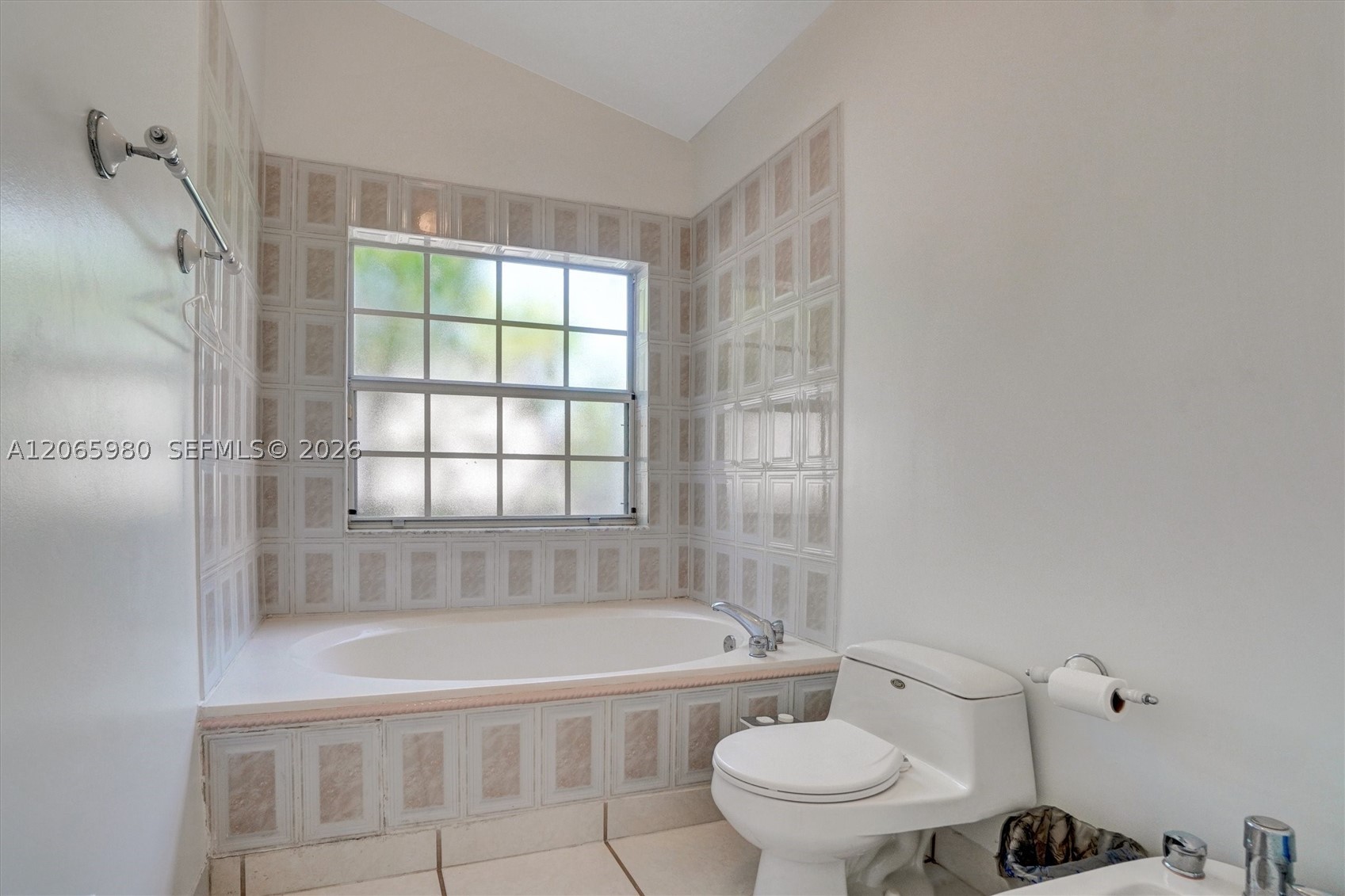 25 Ludlam Dr, Miami Springs FL 33166