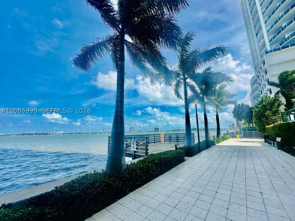601 NE 23rd St #PH02, Miami FL 33137