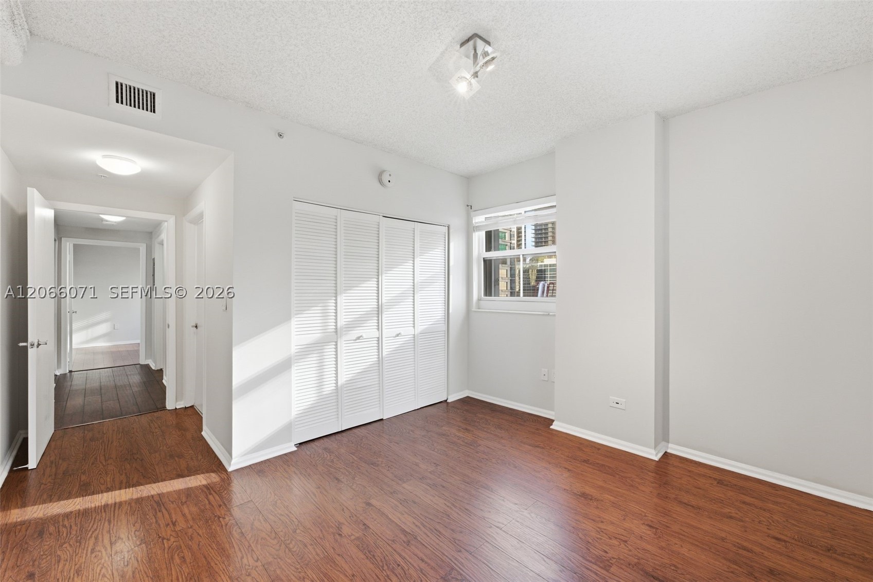 185 SE 14th Ter #1010, Miami FL 33131