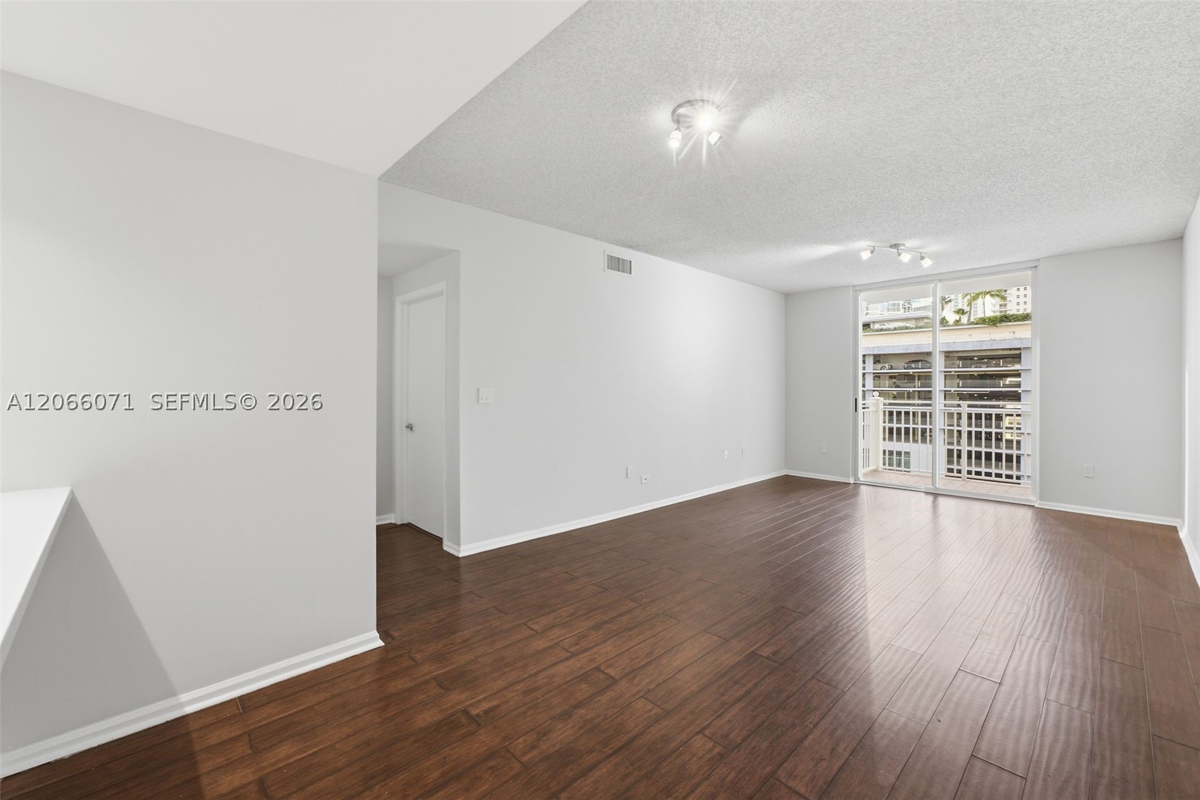185 SE 14th Ter #1010, Miami FL 33131