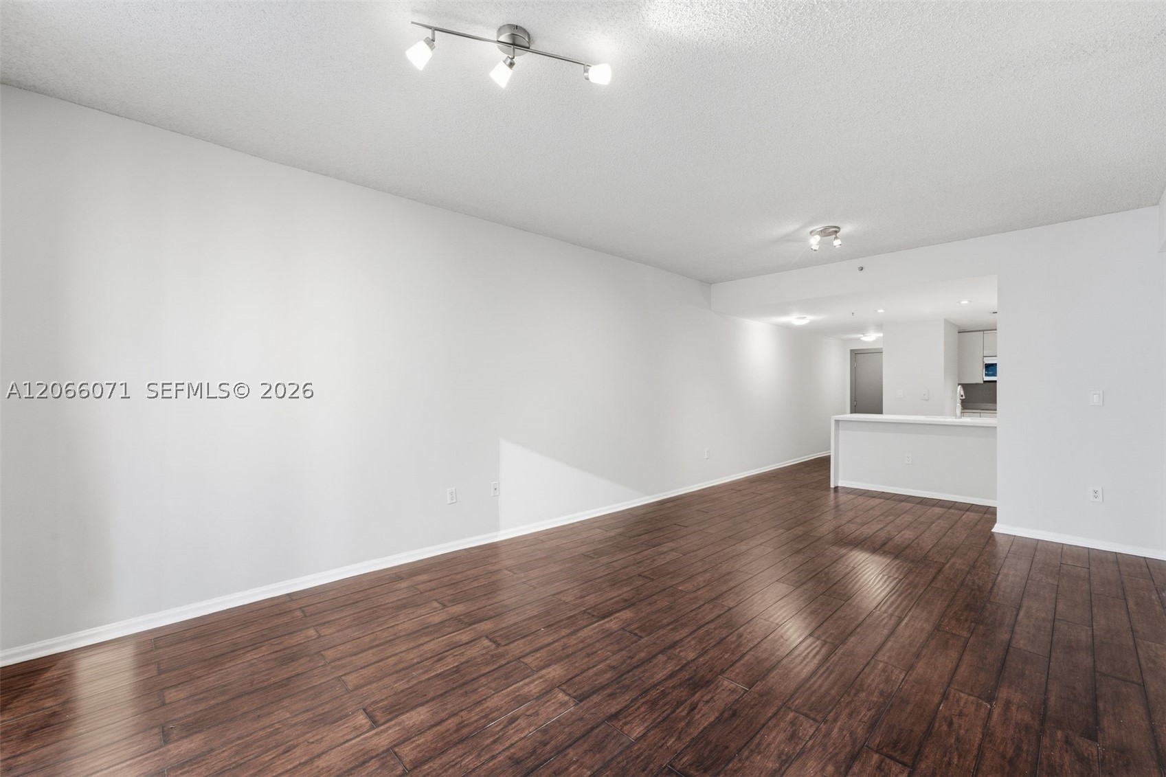 185 SE 14th Ter #1010, Miami FL 33131