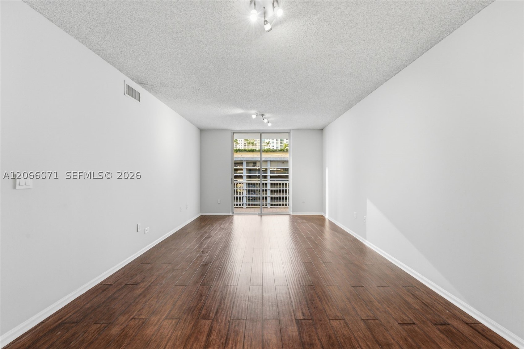 185 SE 14th Ter #1010, Miami FL 33131
